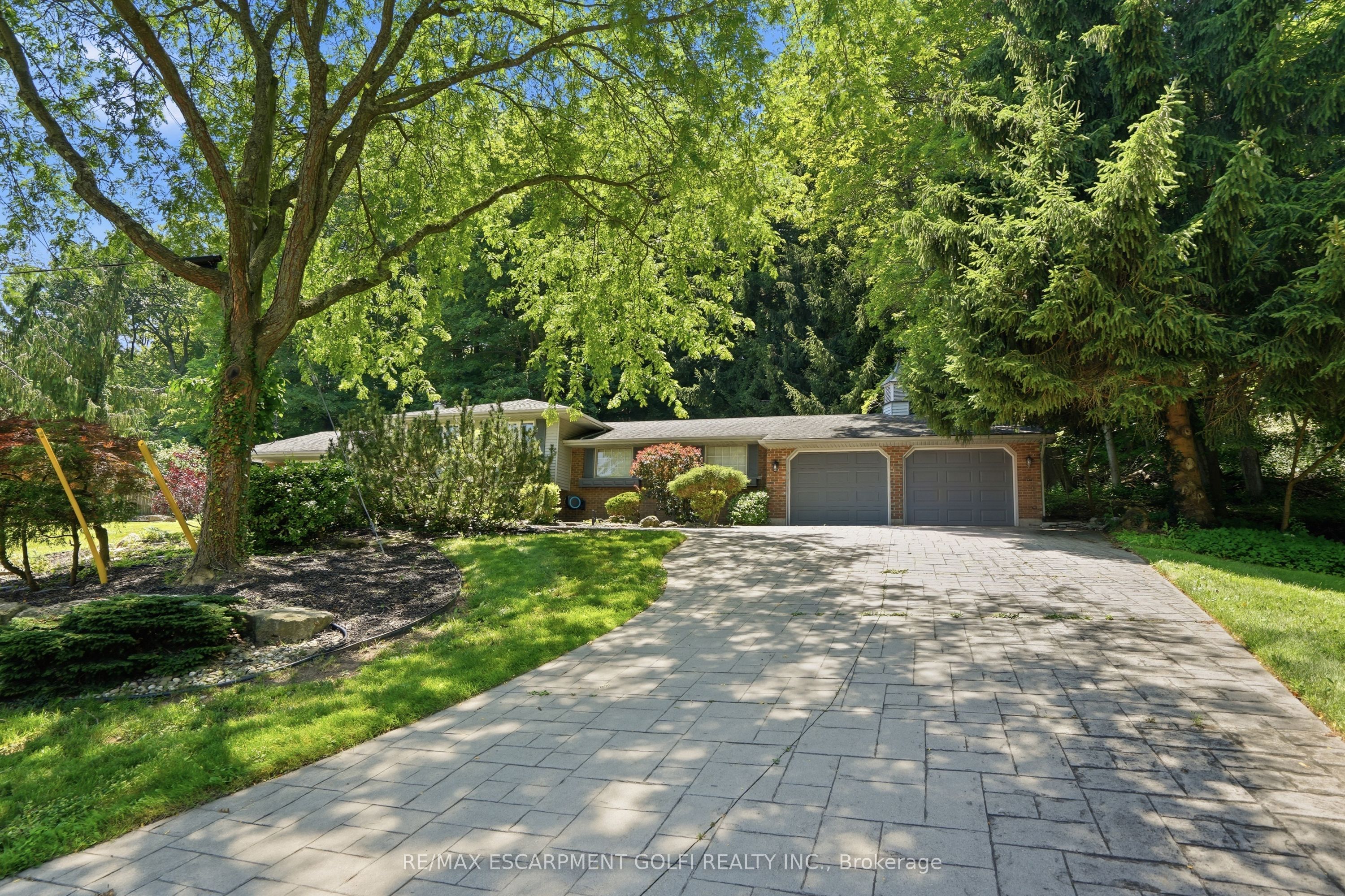 38 Kingsway Boulevard Property Photo 2