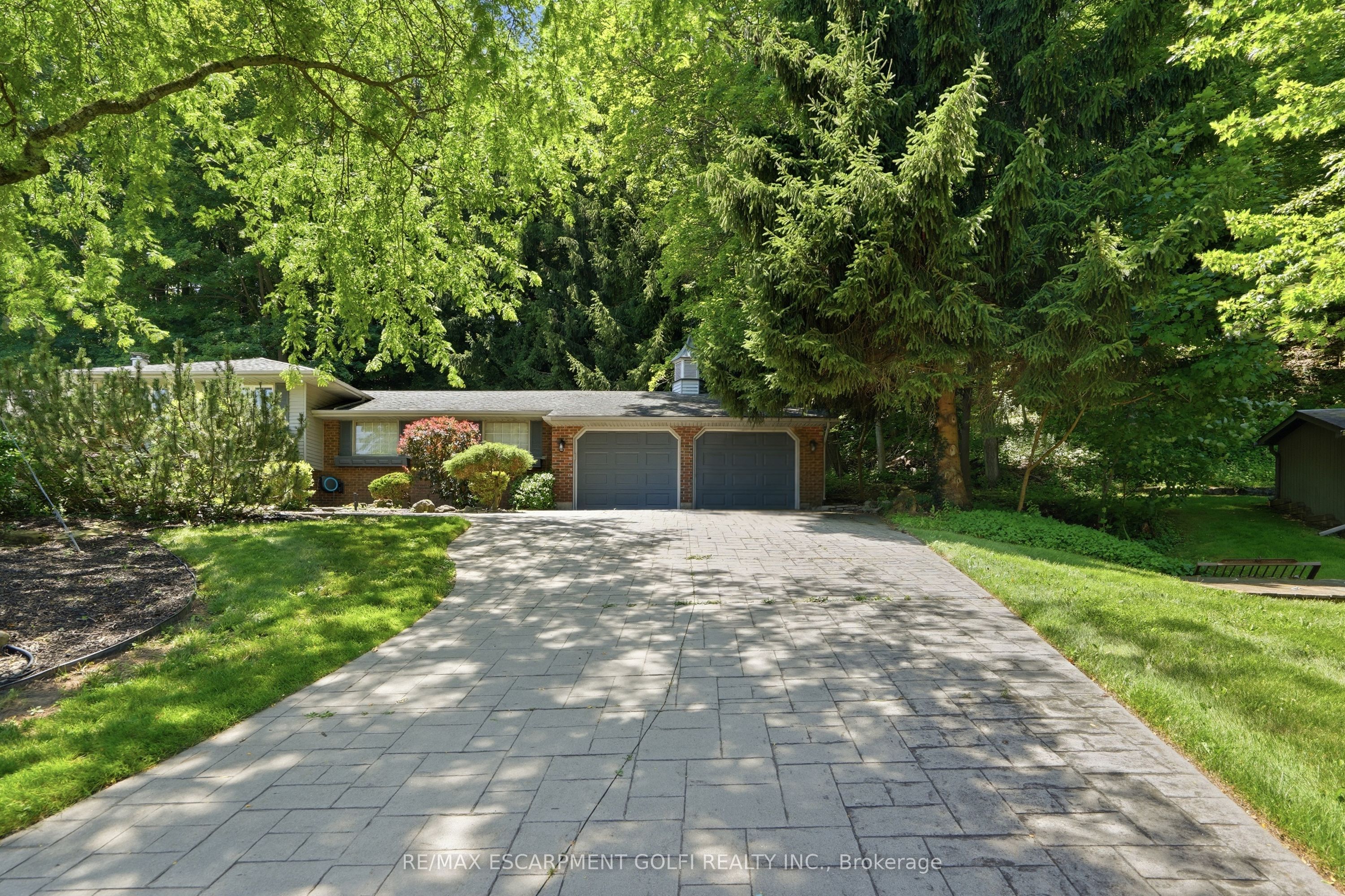 38 Kingsway Boulevard Property Photo 3