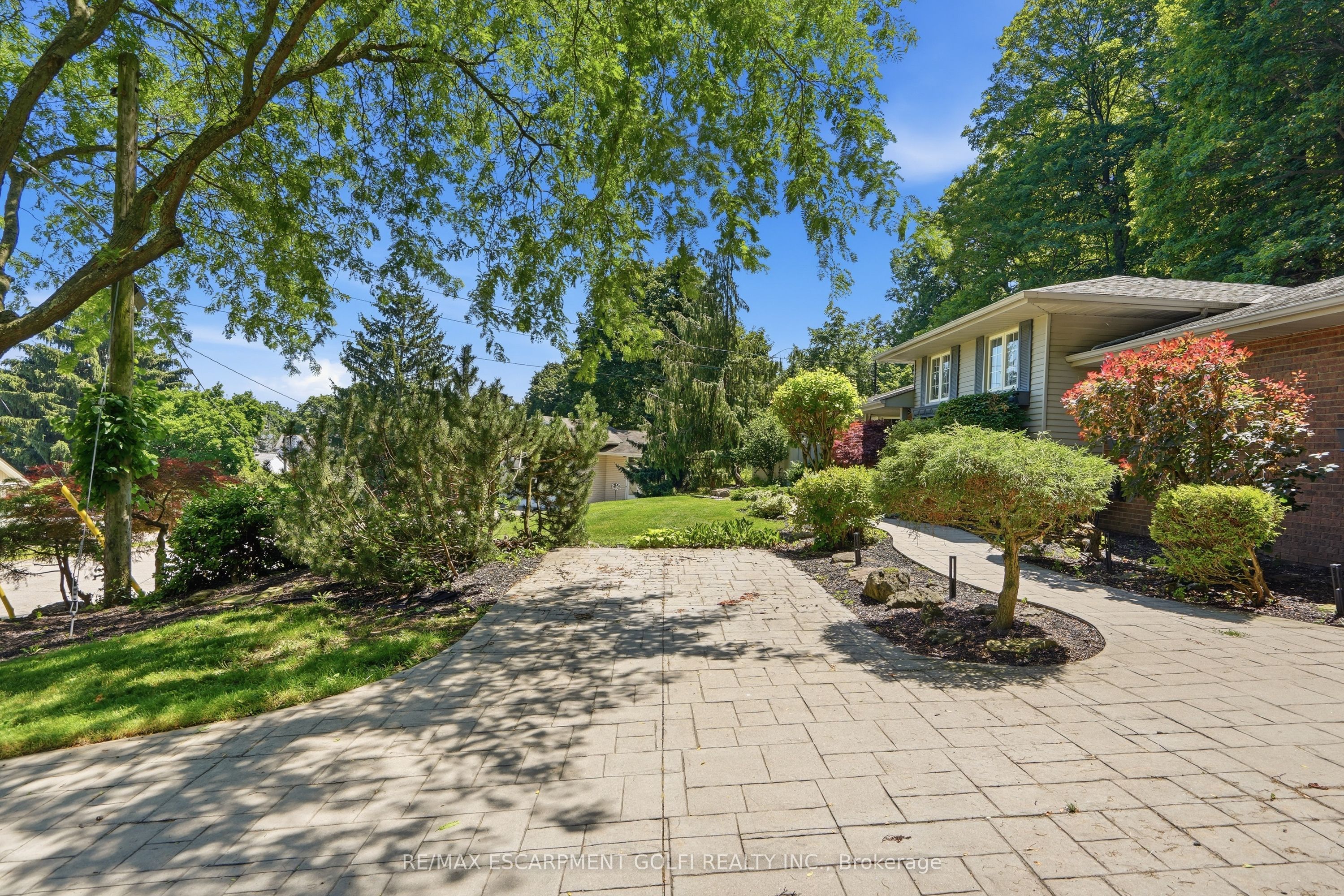 38 Kingsway Boulevard Property Photo 4