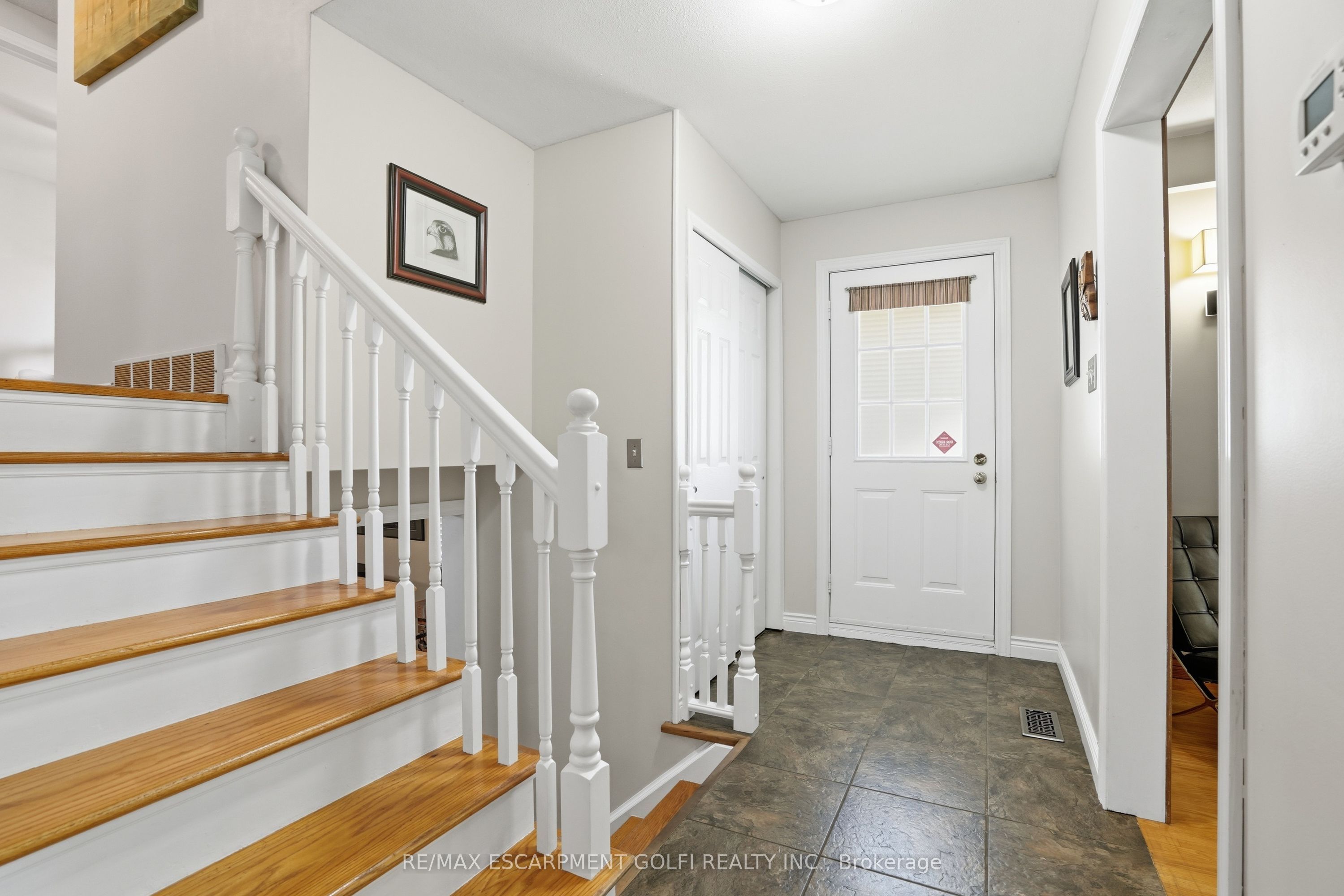 38 Kingsway Boulevard Property Photo 5