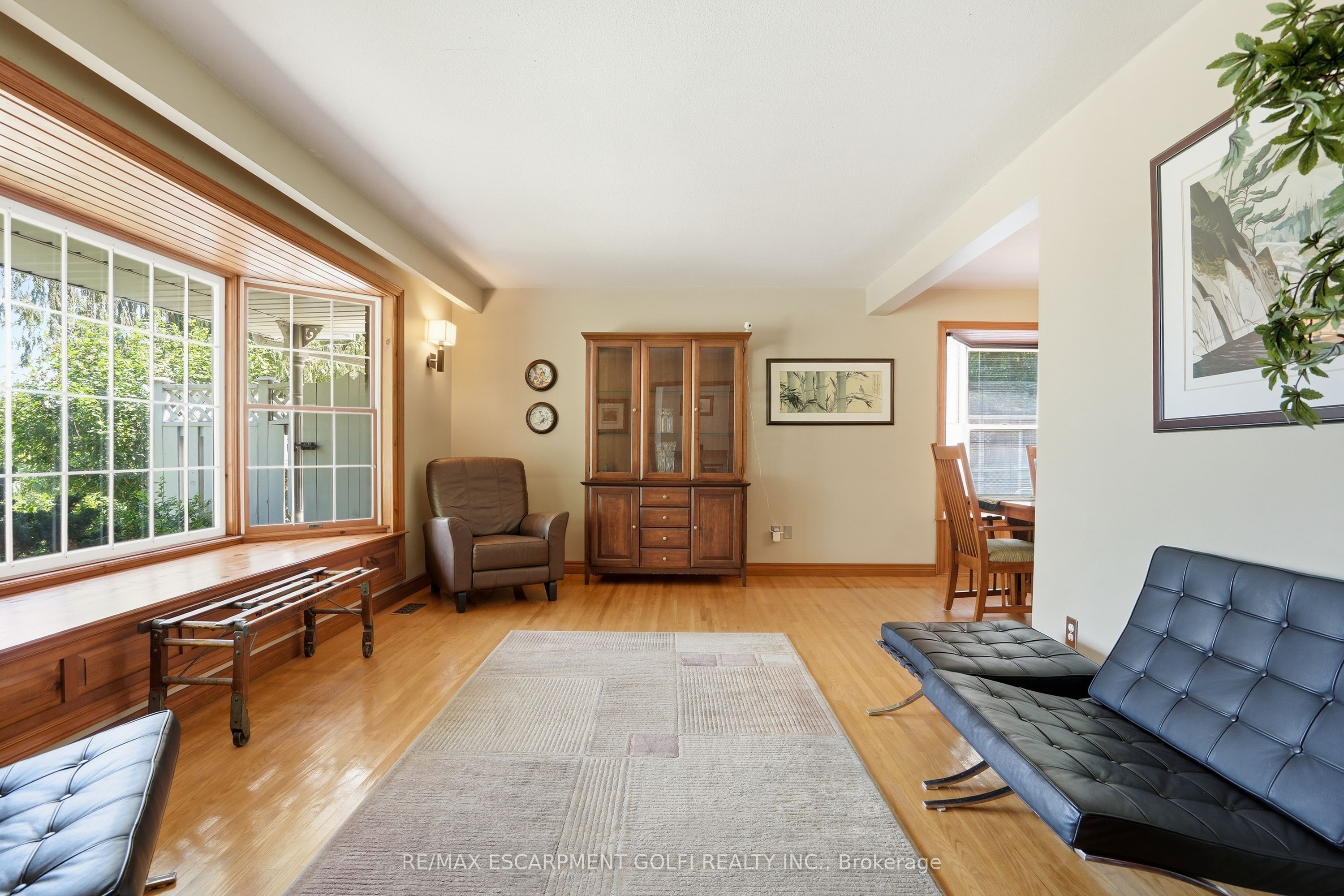 38 Kingsway Boulevard Property Photo 6