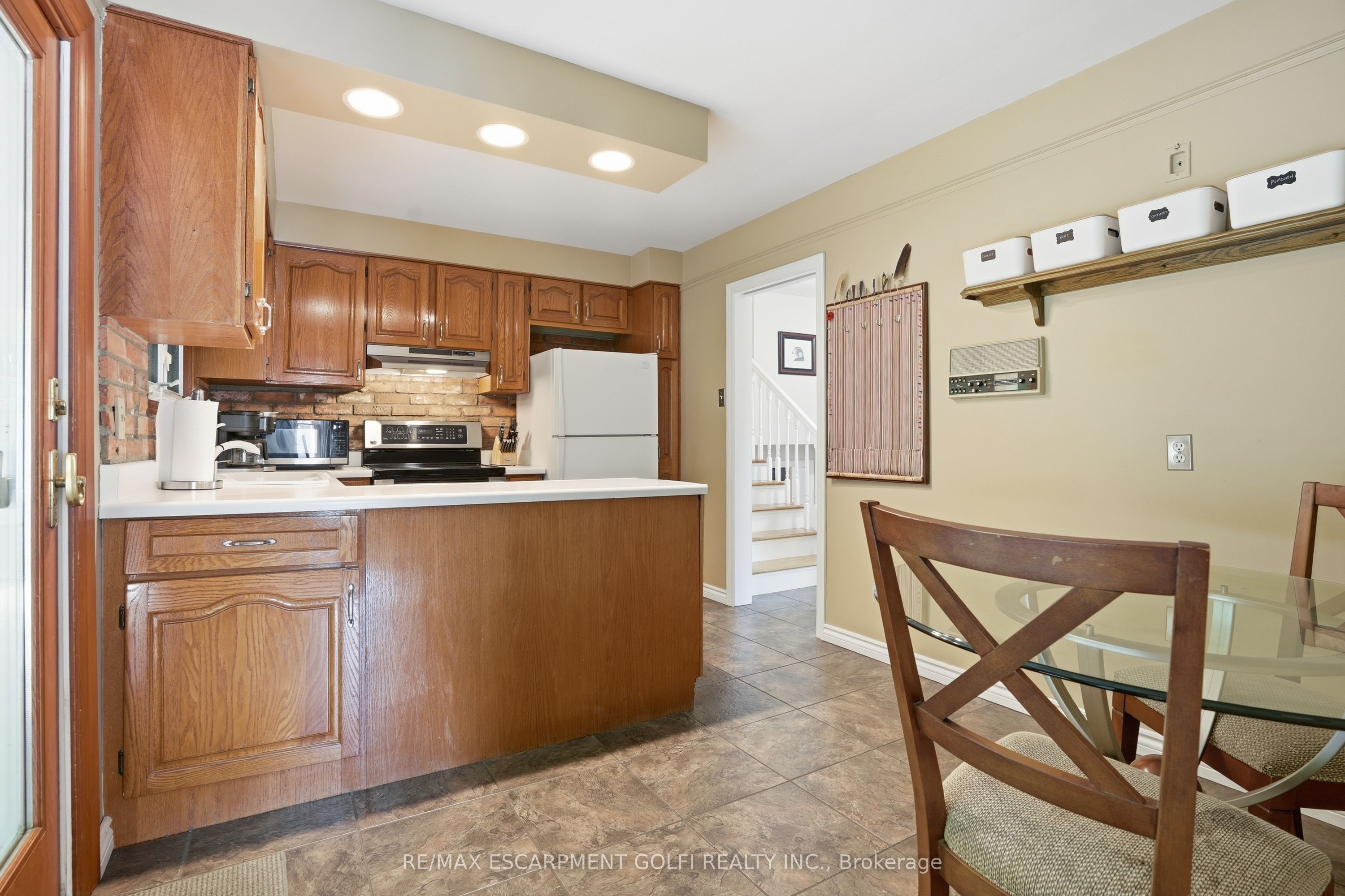 38 Kingsway Boulevard Property Photo 9