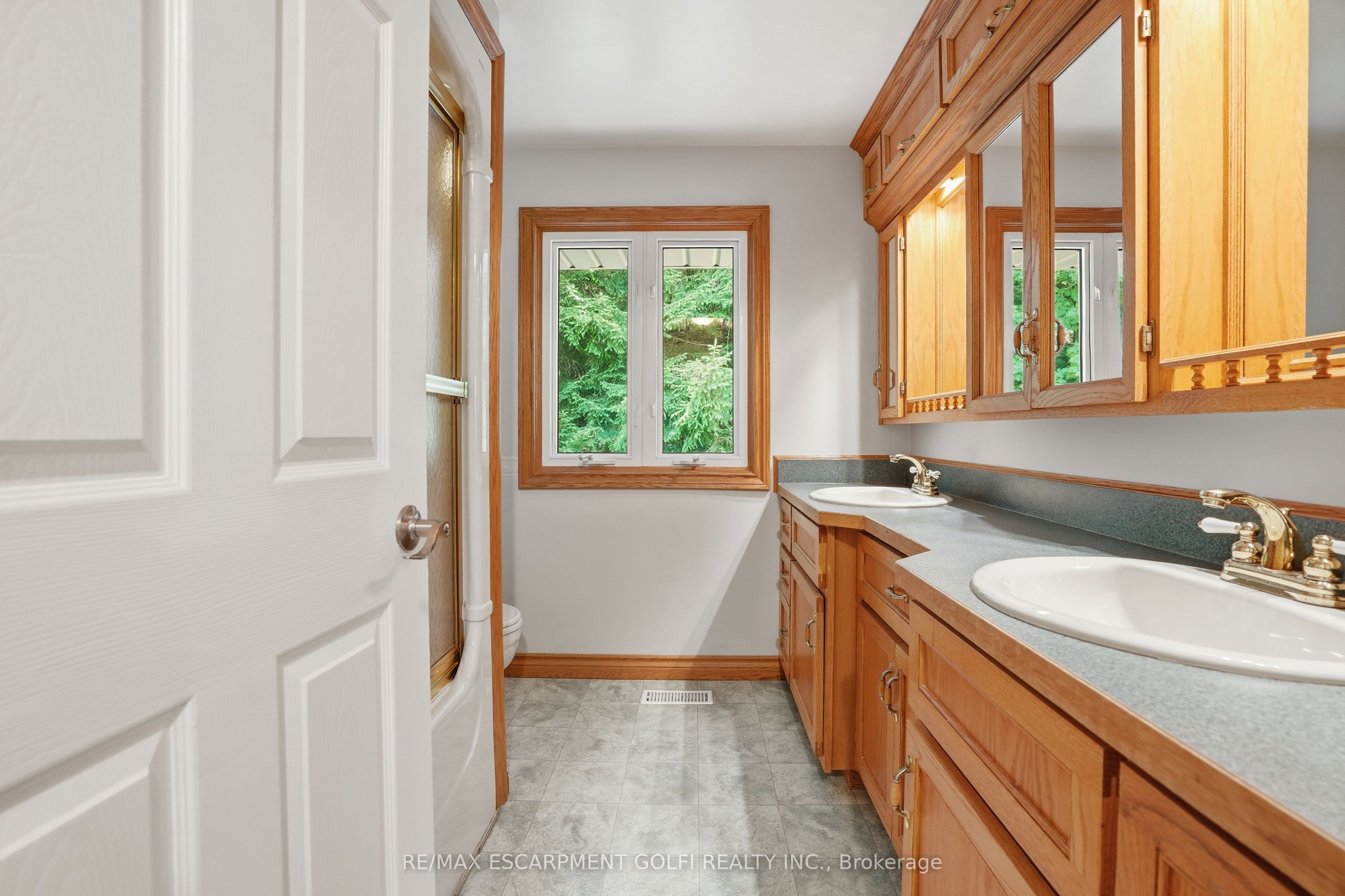 38 Kingsway Boulevard Property Photo 16
