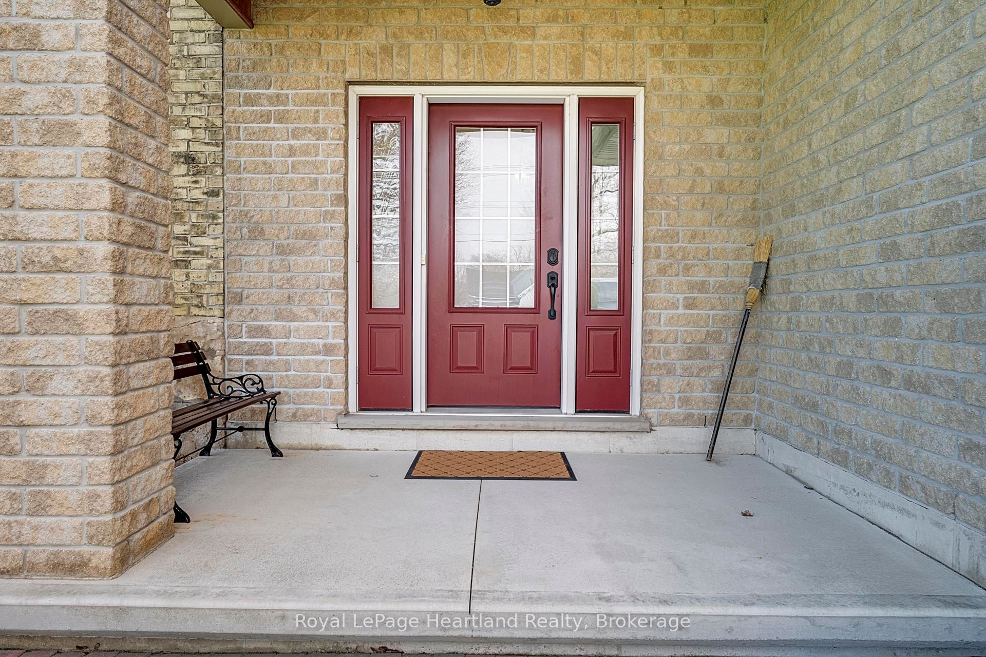 67 Elgin Avenue W Property Photo 6