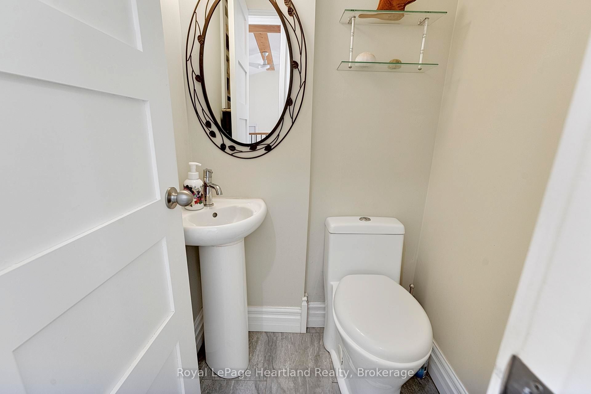 67 Elgin Avenue W Property Photo 14