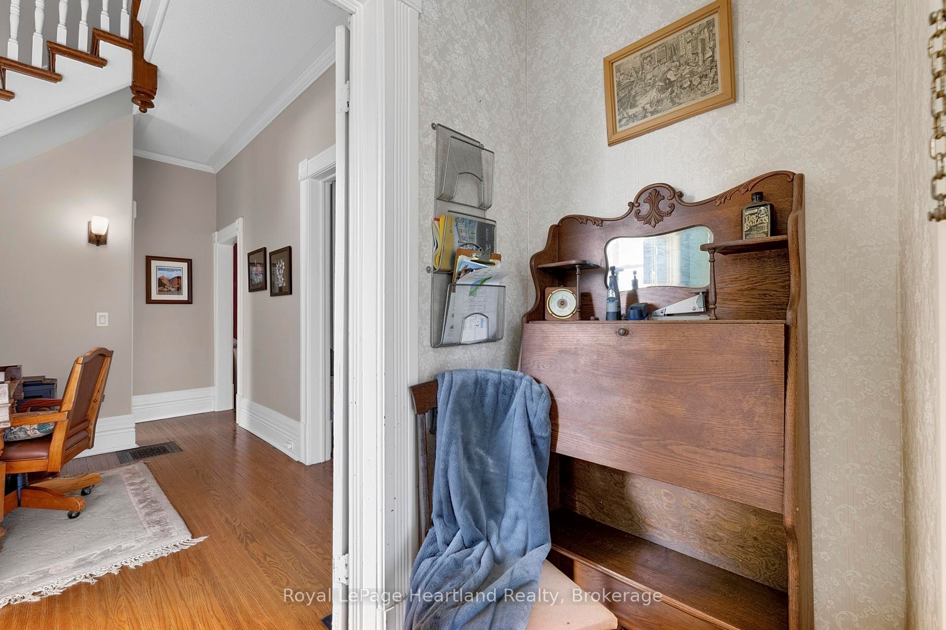 67 Elgin Avenue W Property Photo 26
