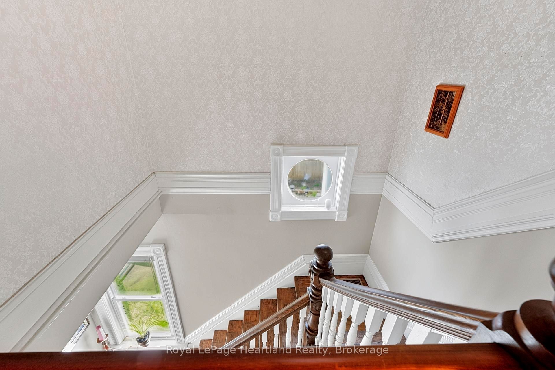 67 Elgin Avenue W Property Photo 28