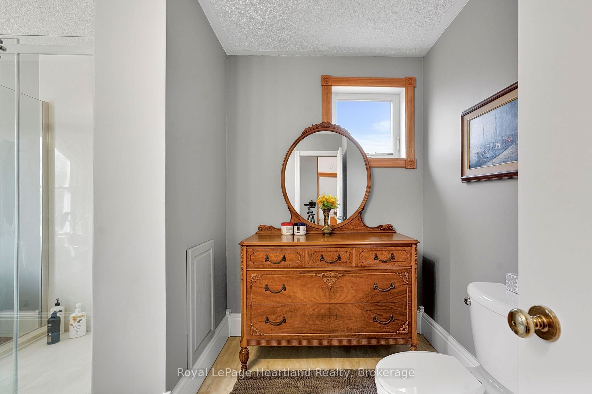67 Elgin Avenue W Property Photo 33