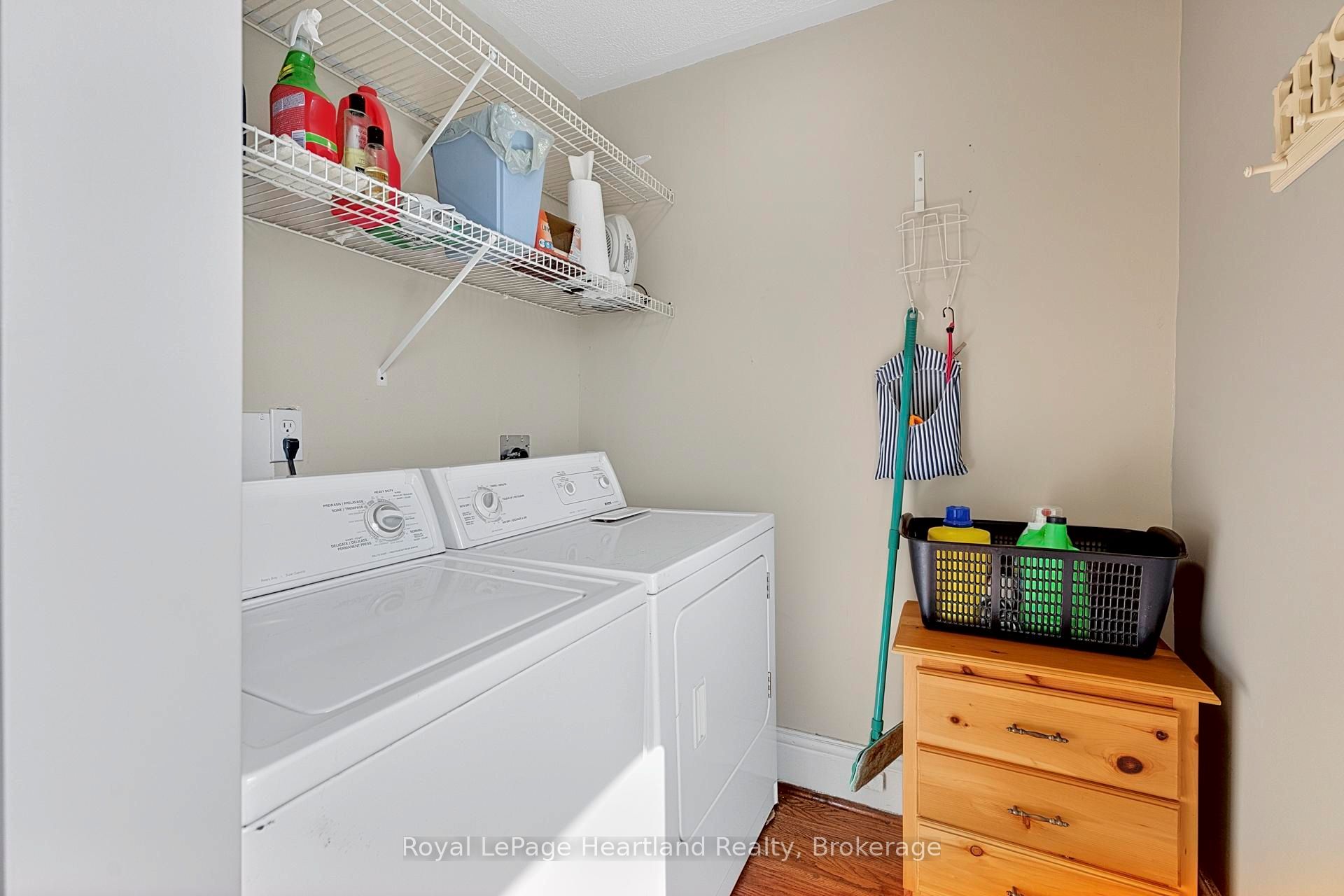 67 Elgin Avenue W Property Photo 37