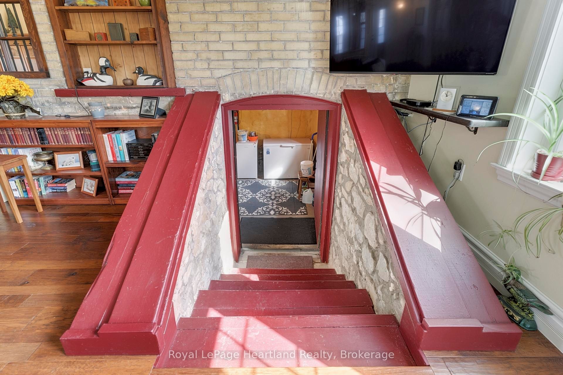 67 Elgin Avenue W Property Photo 41