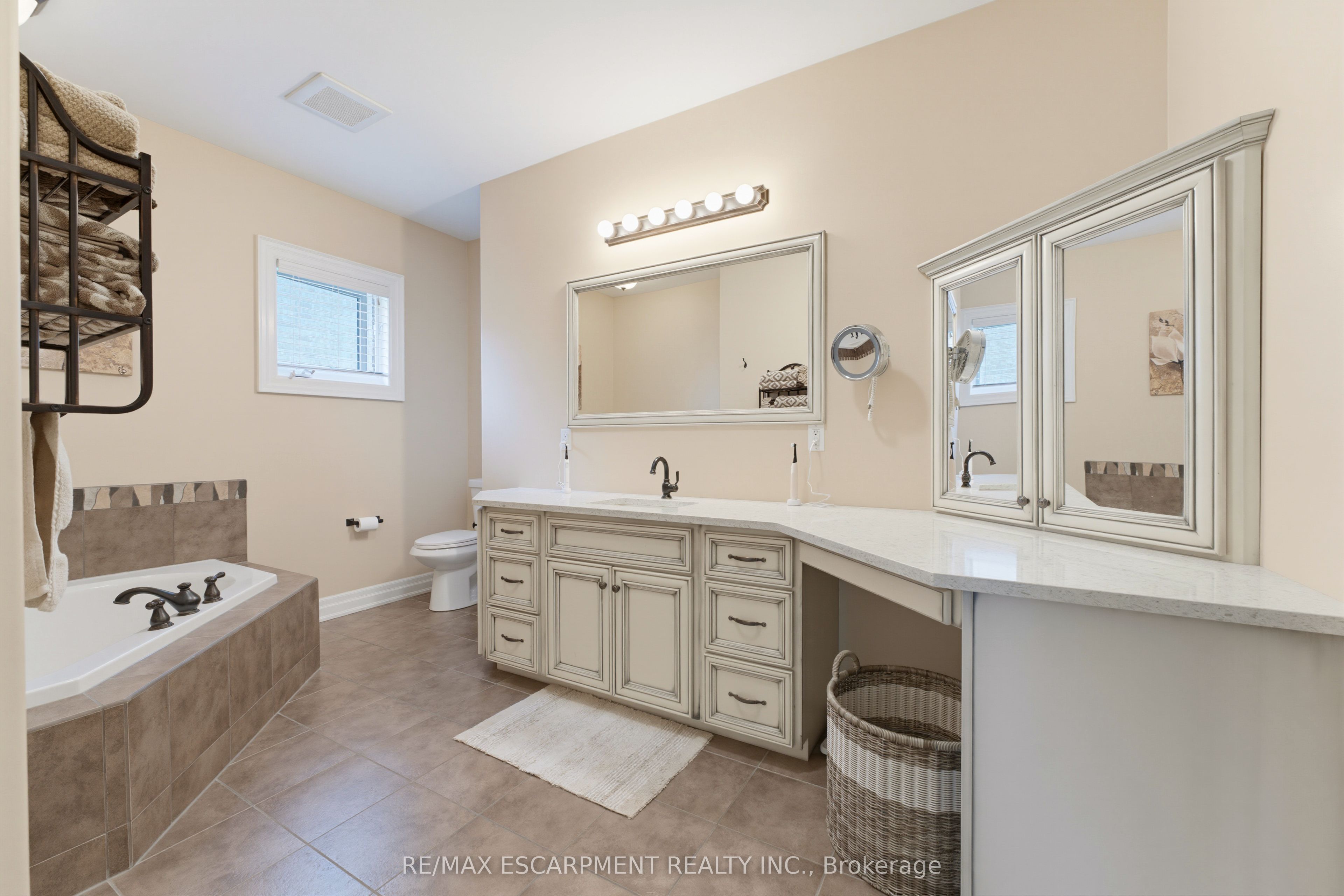 60 Donjon Boulevard Property Photo 11