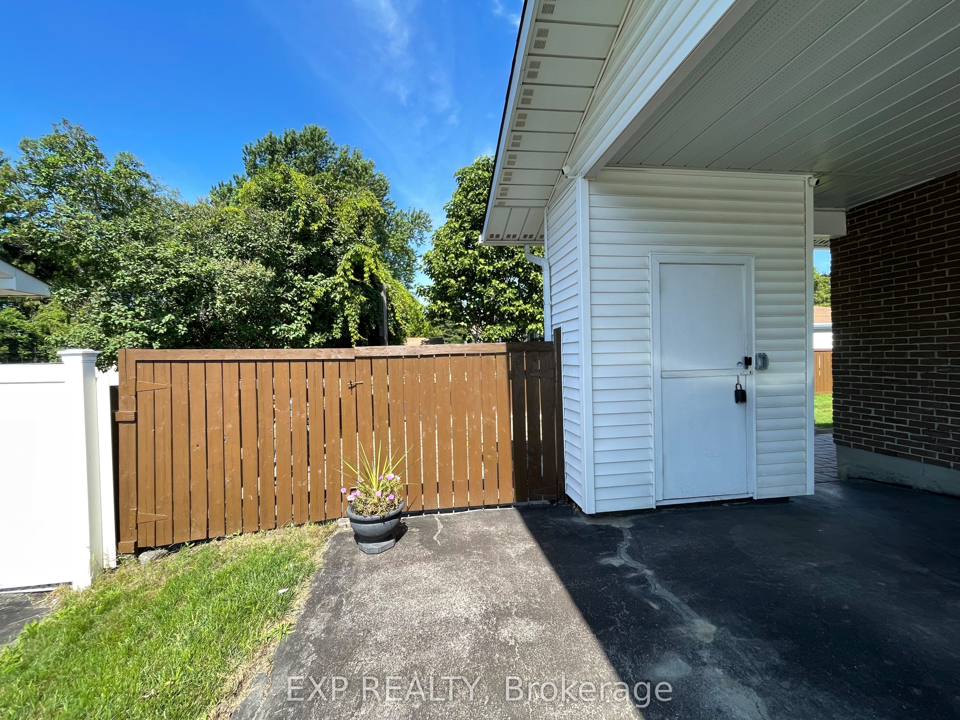 139 Abbeyhill Drive Property Photo 19