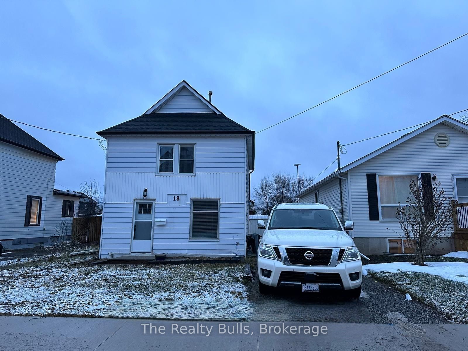 18 Forks Road E Property Photo 1