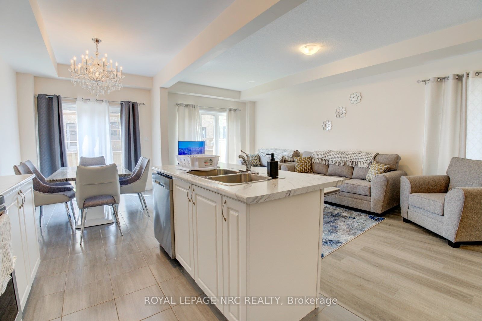 4901 Pettit Avenue Property Photo 4