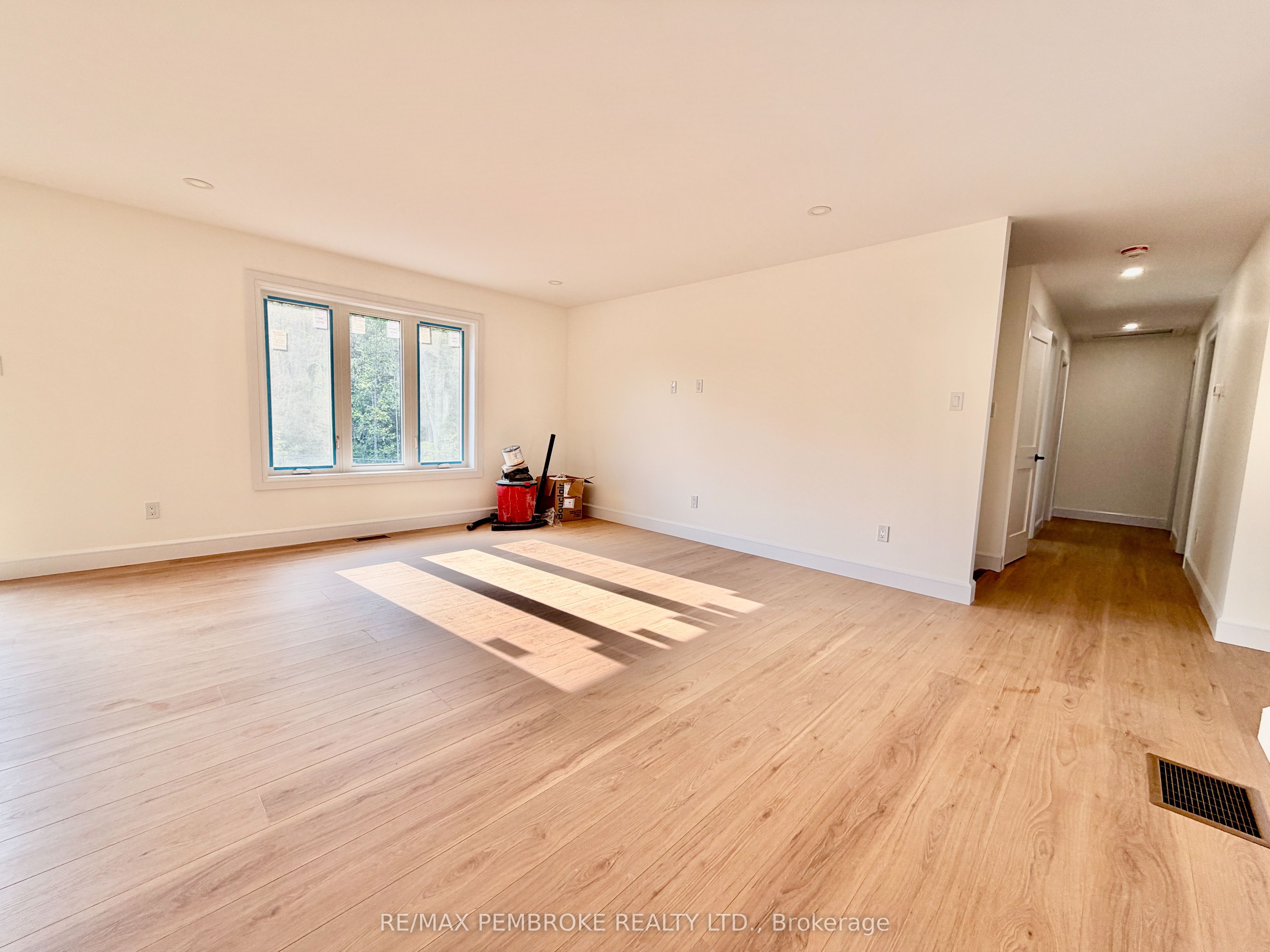 55 Eddy Crescent Property Photo 6