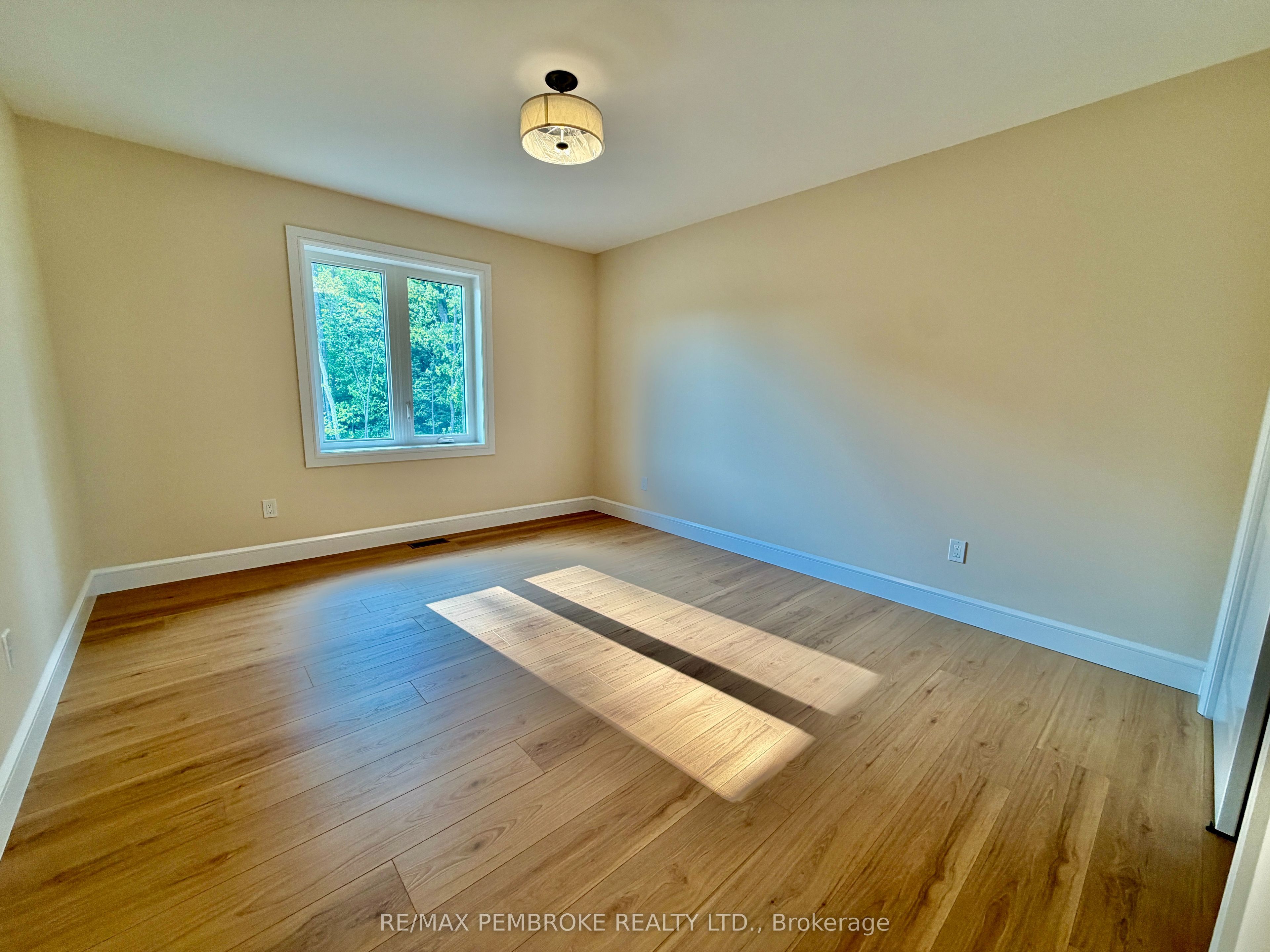 55 Eddy Crescent Property Photo 8