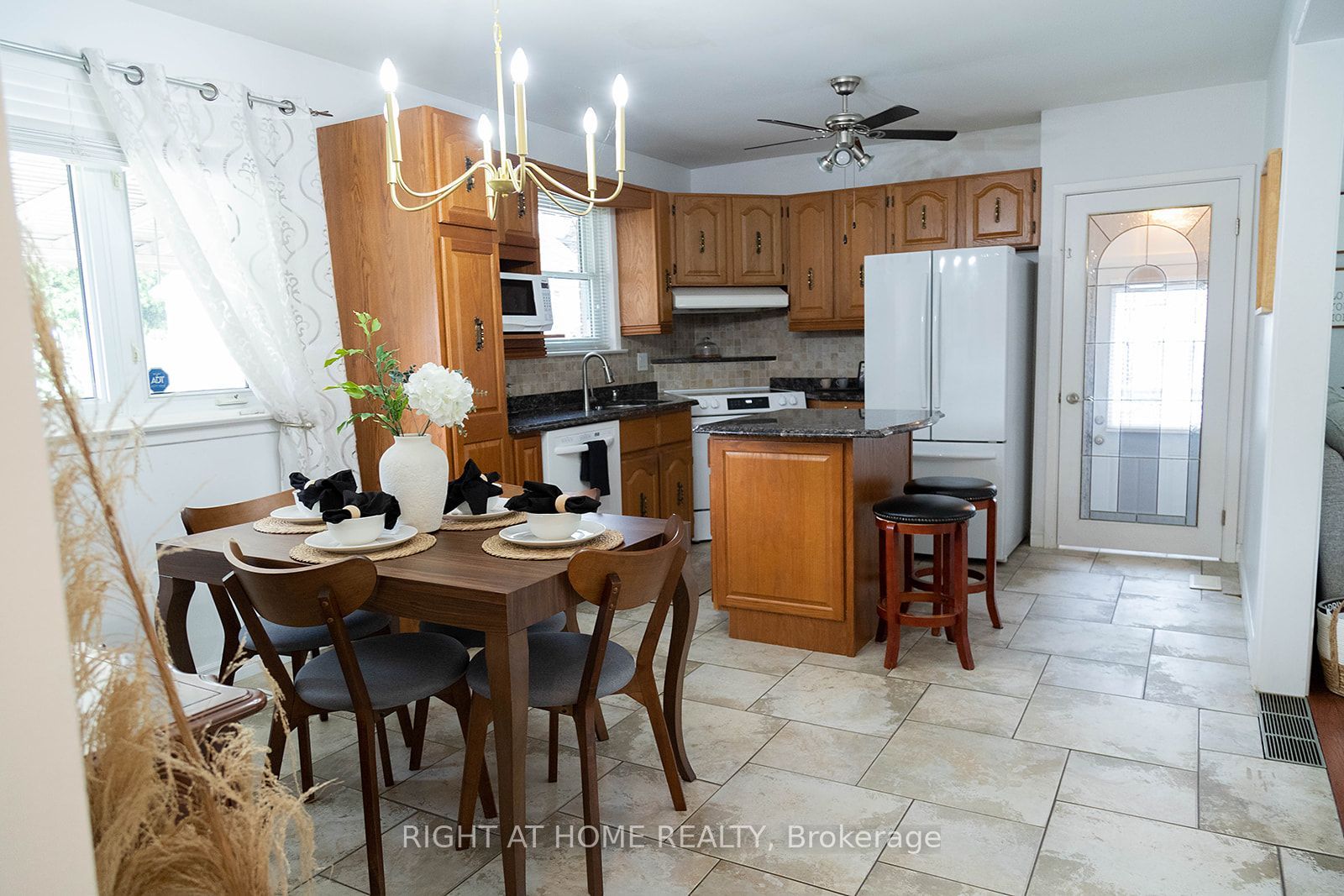 186 King Edward Avenue Property Photo 10