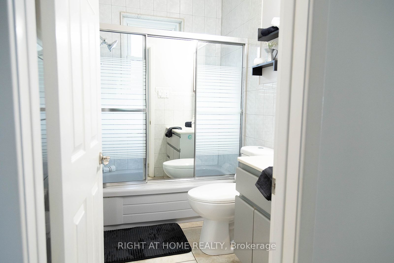 186 King Edward Avenue Property Photo 17