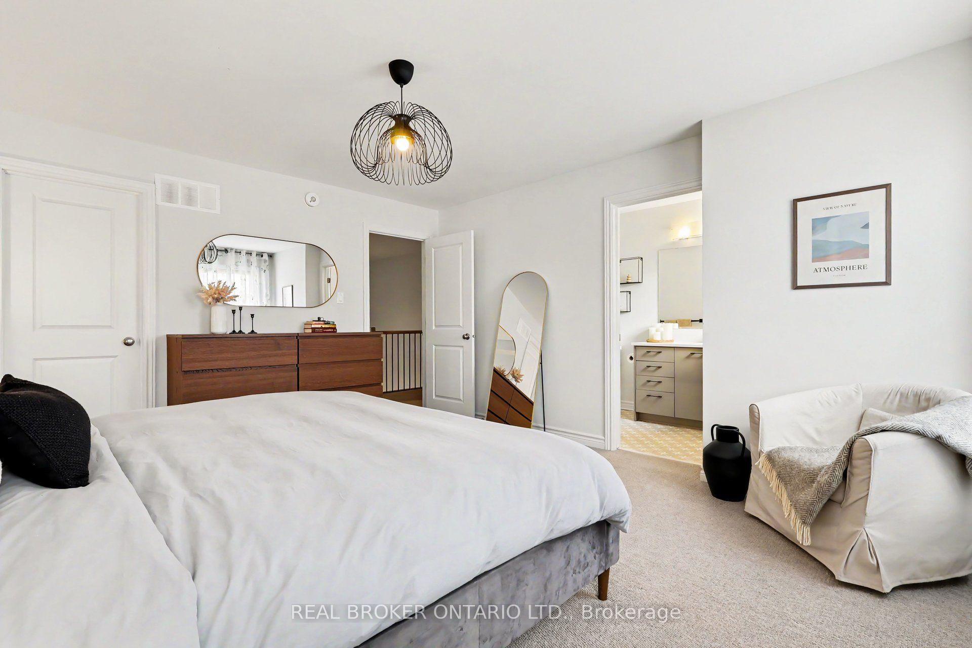 769 Cairn Crescent Property Photo 24