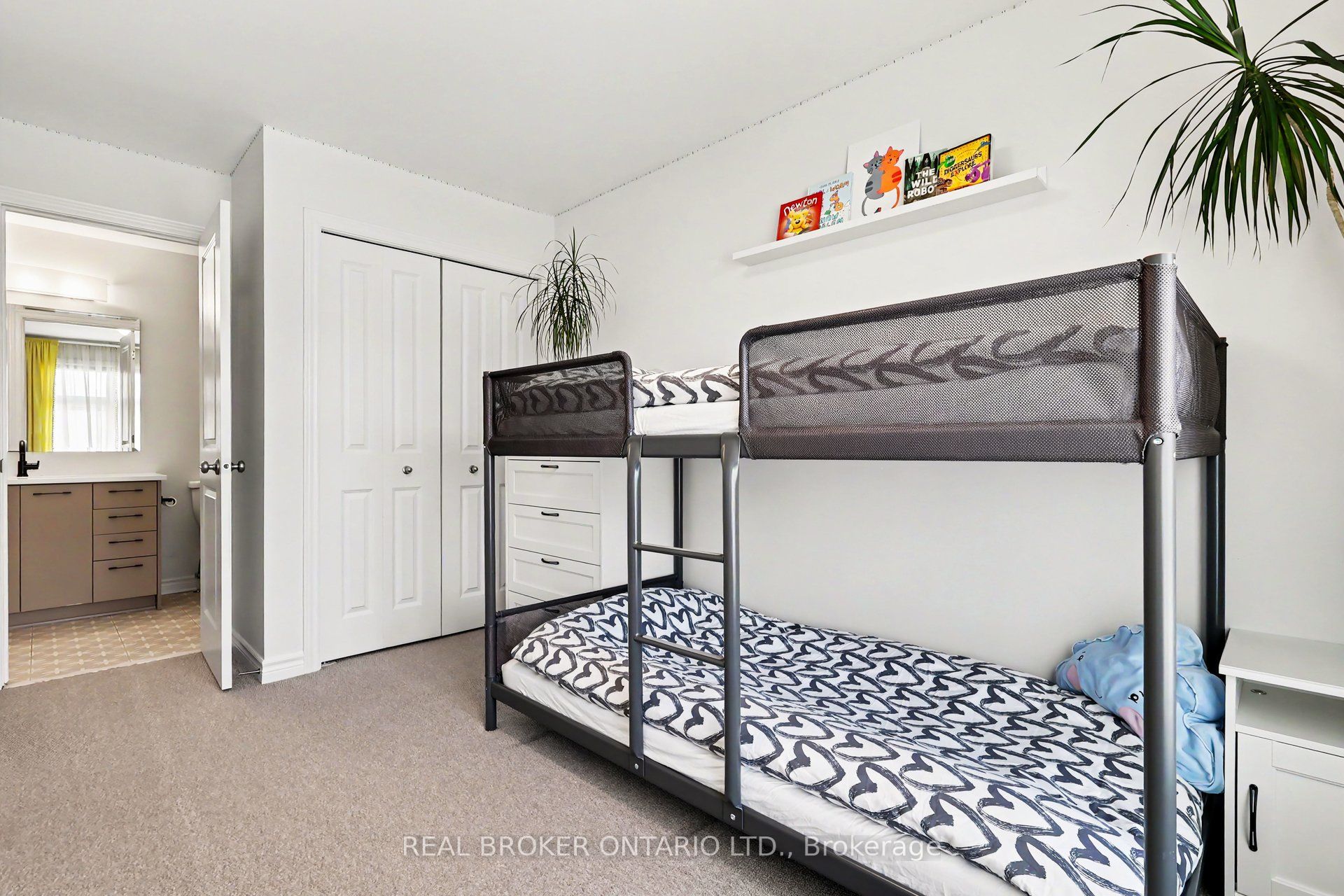 769 Cairn Crescent Property Photo 30