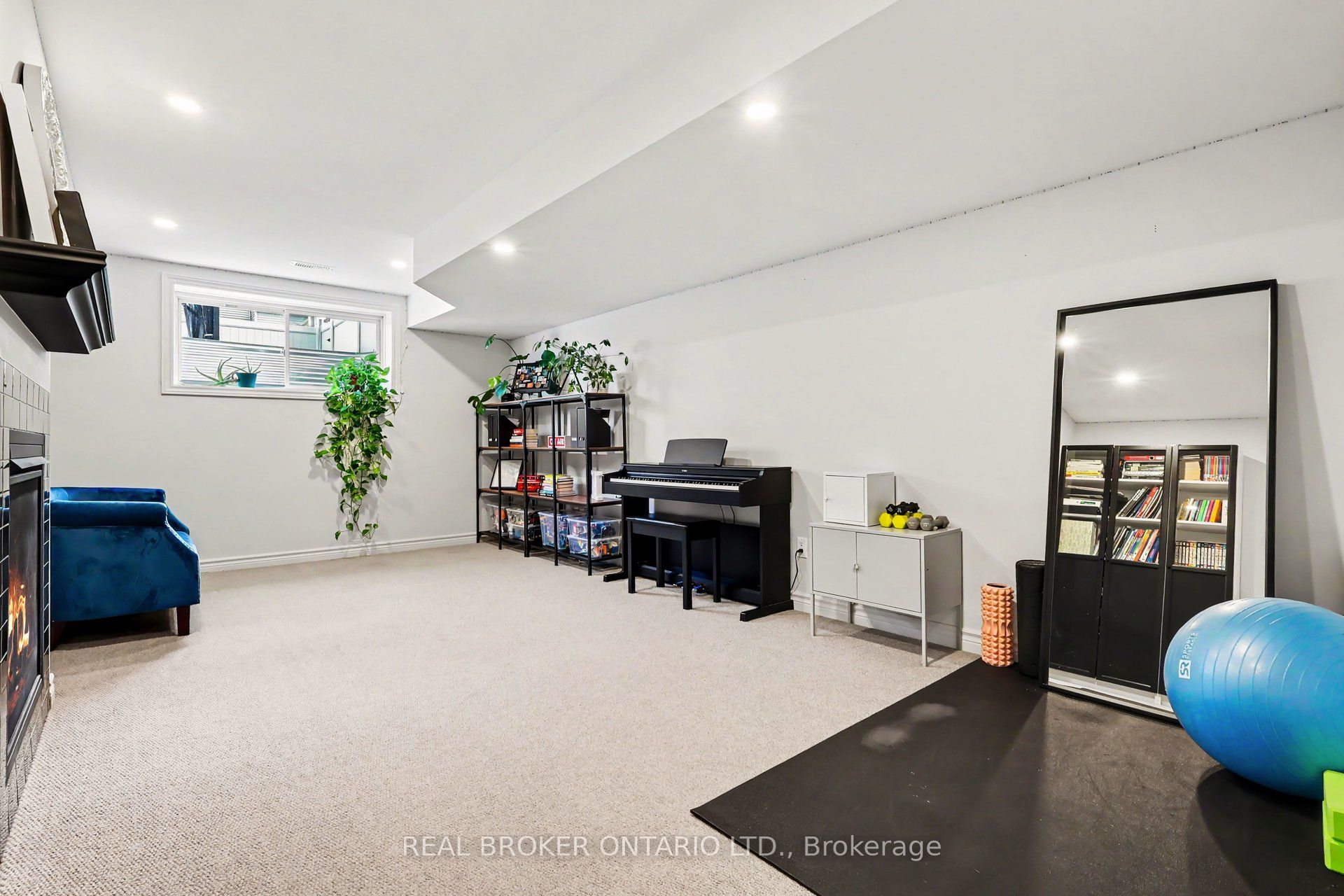 769 Cairn Crescent Property Photo 34
