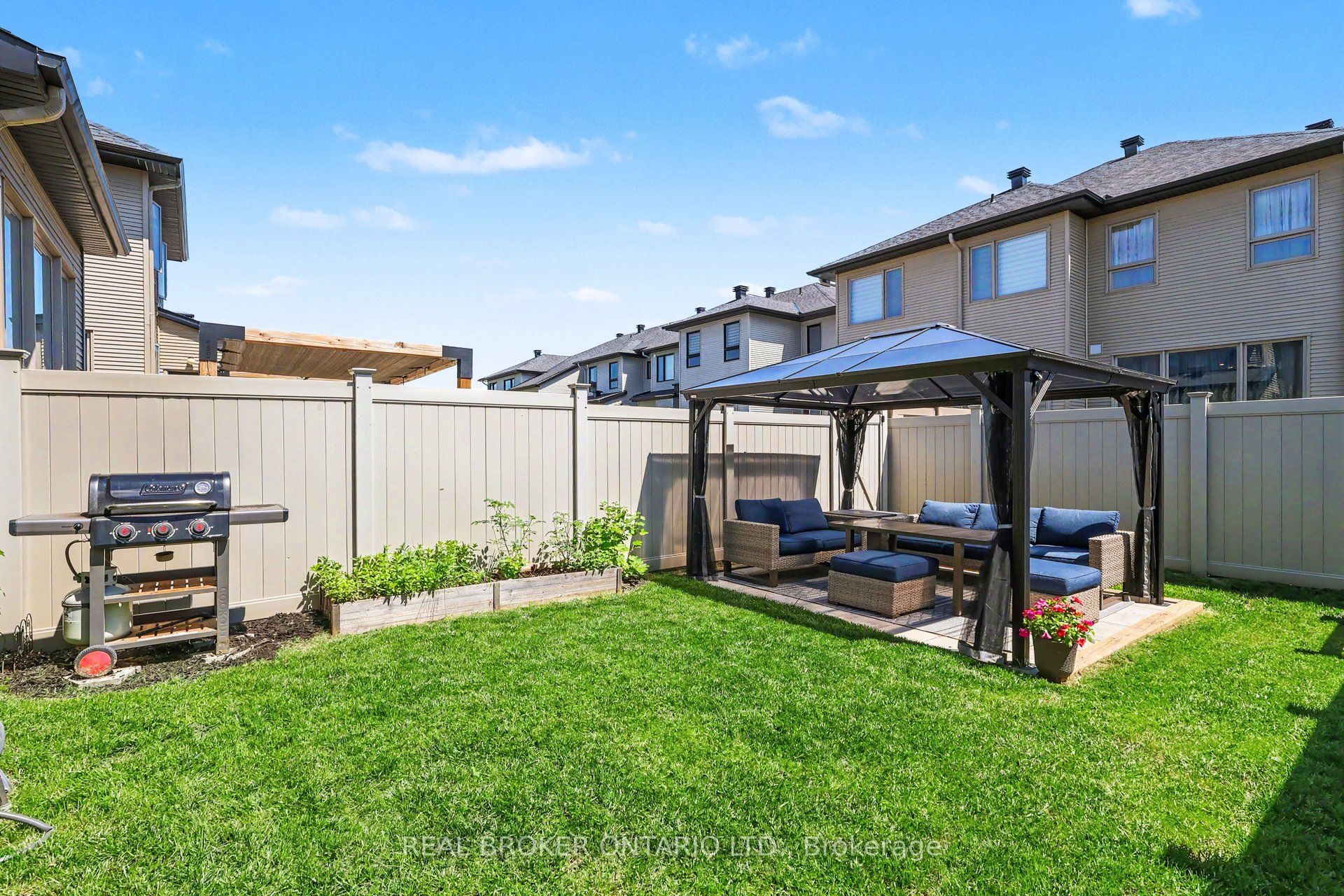 769 Cairn Crescent Property Photo 38