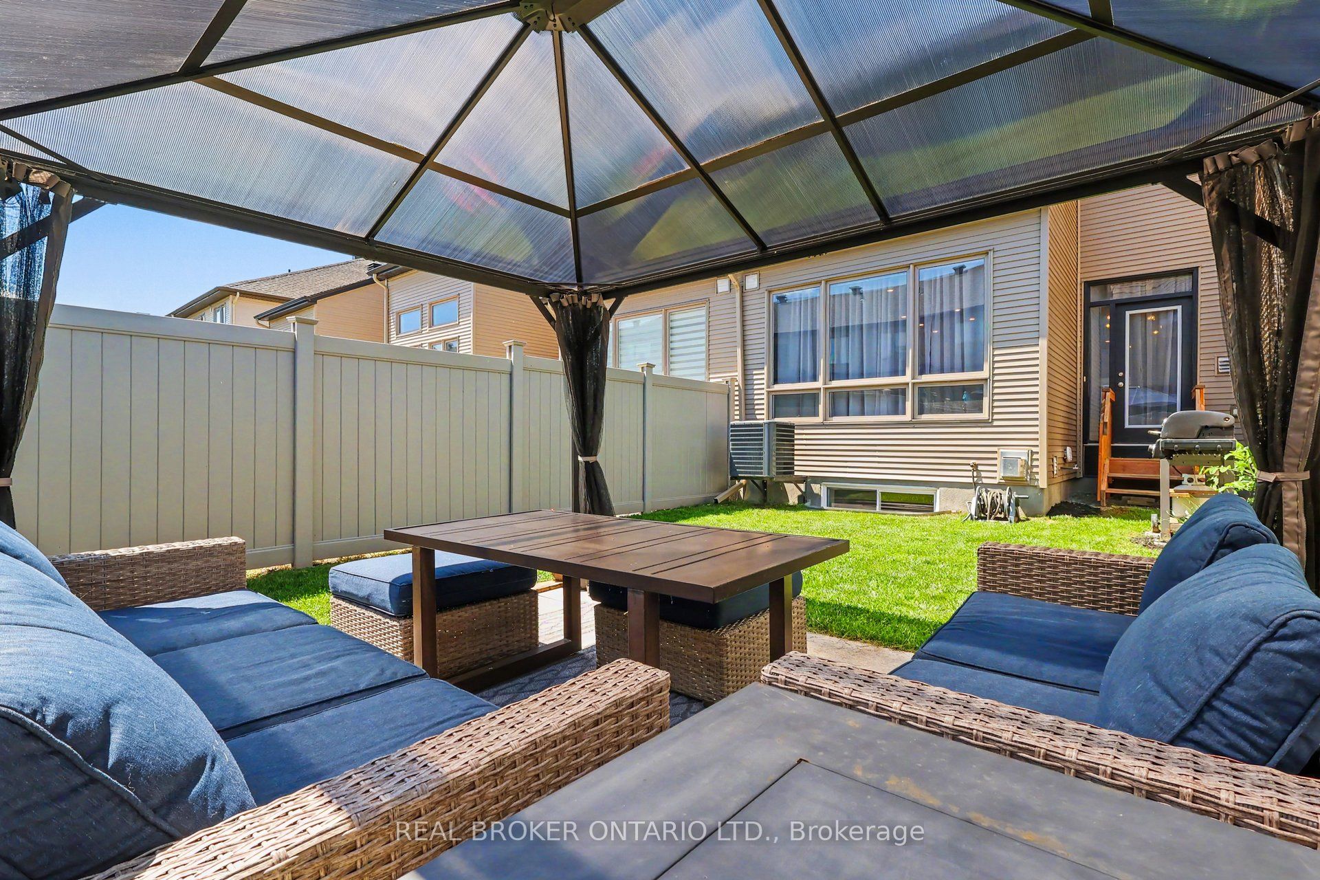 769 Cairn Crescent Property Photo 39