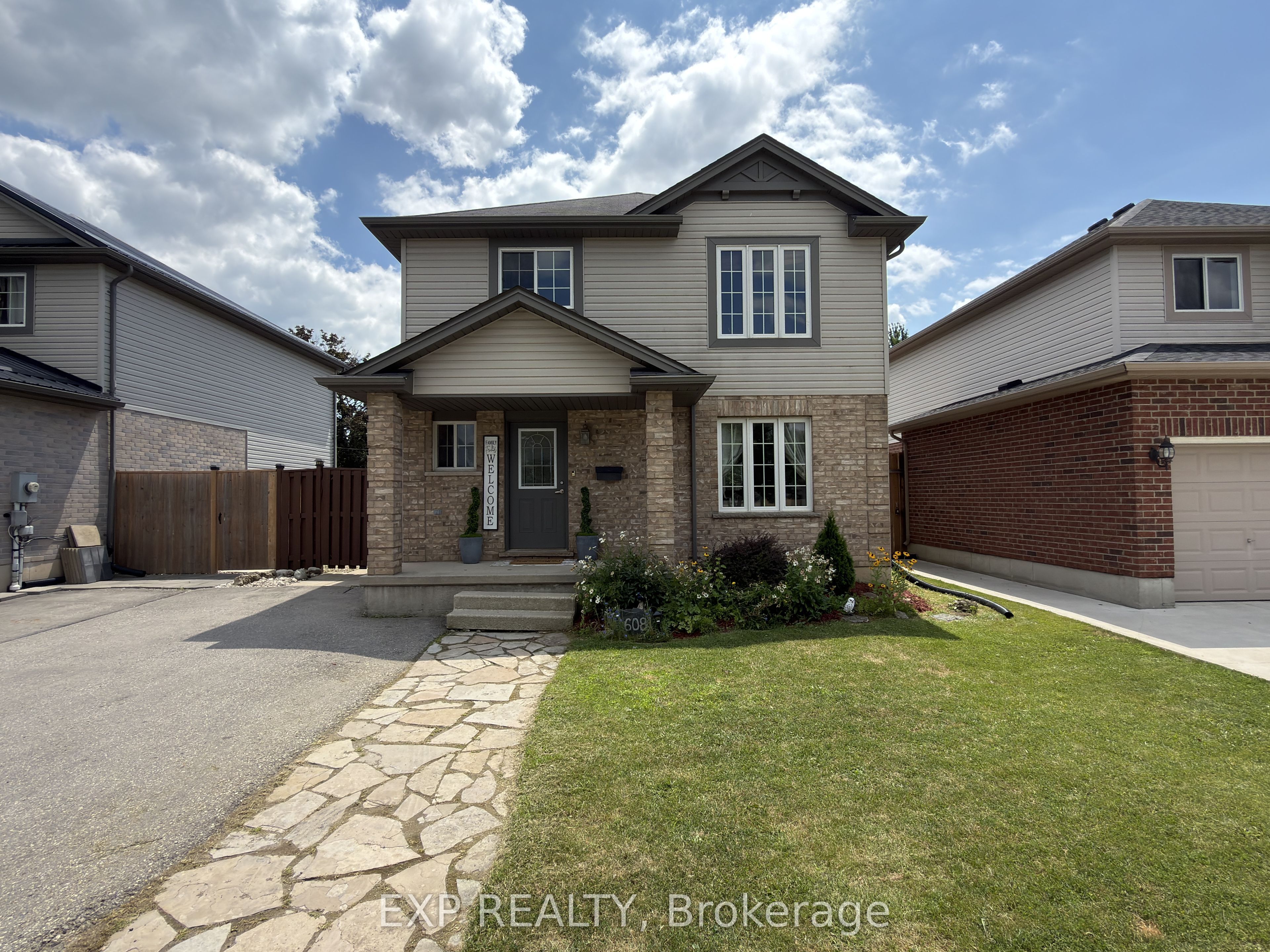 608 Highview Drive Property Photo 1