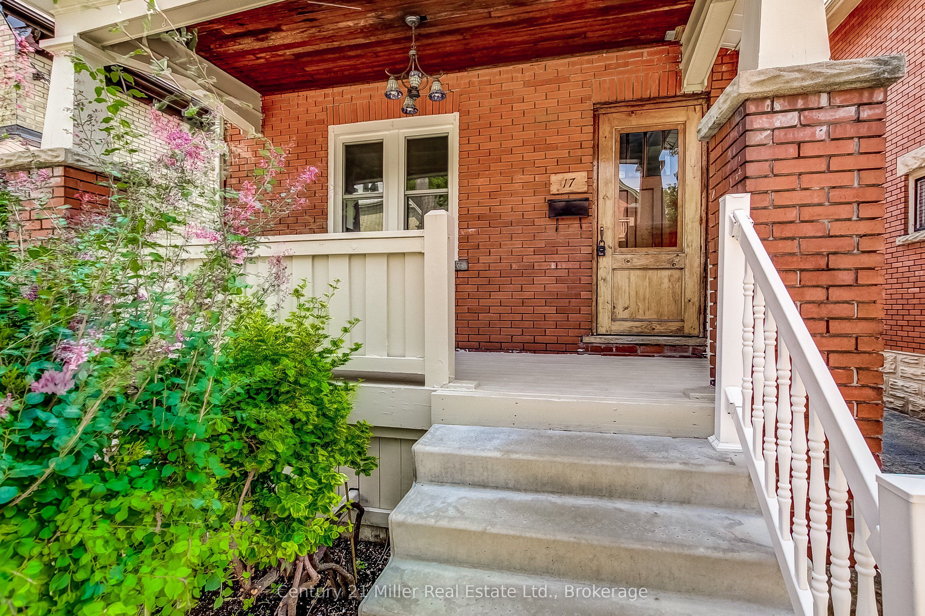 17 Whitney Place Property Photo 3