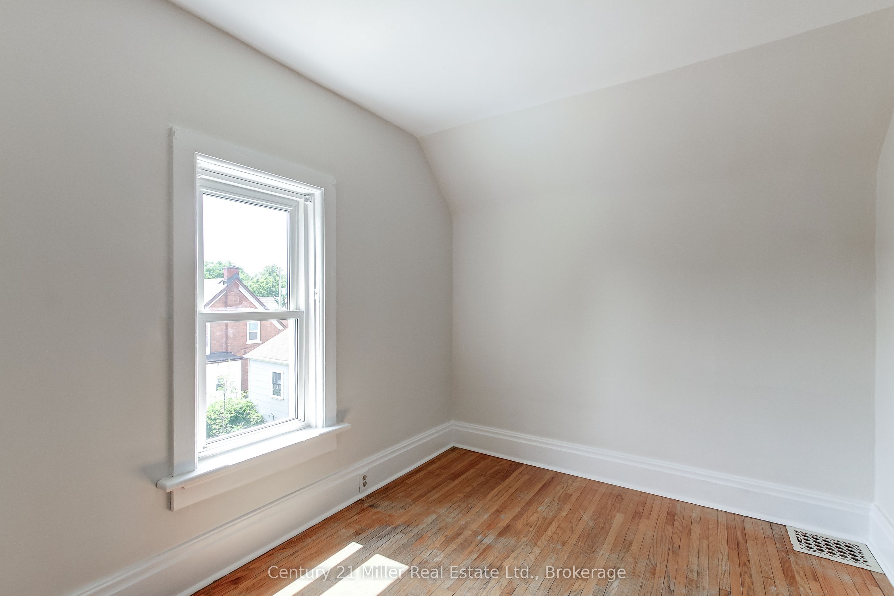 17 Whitney Place Property Photo 19