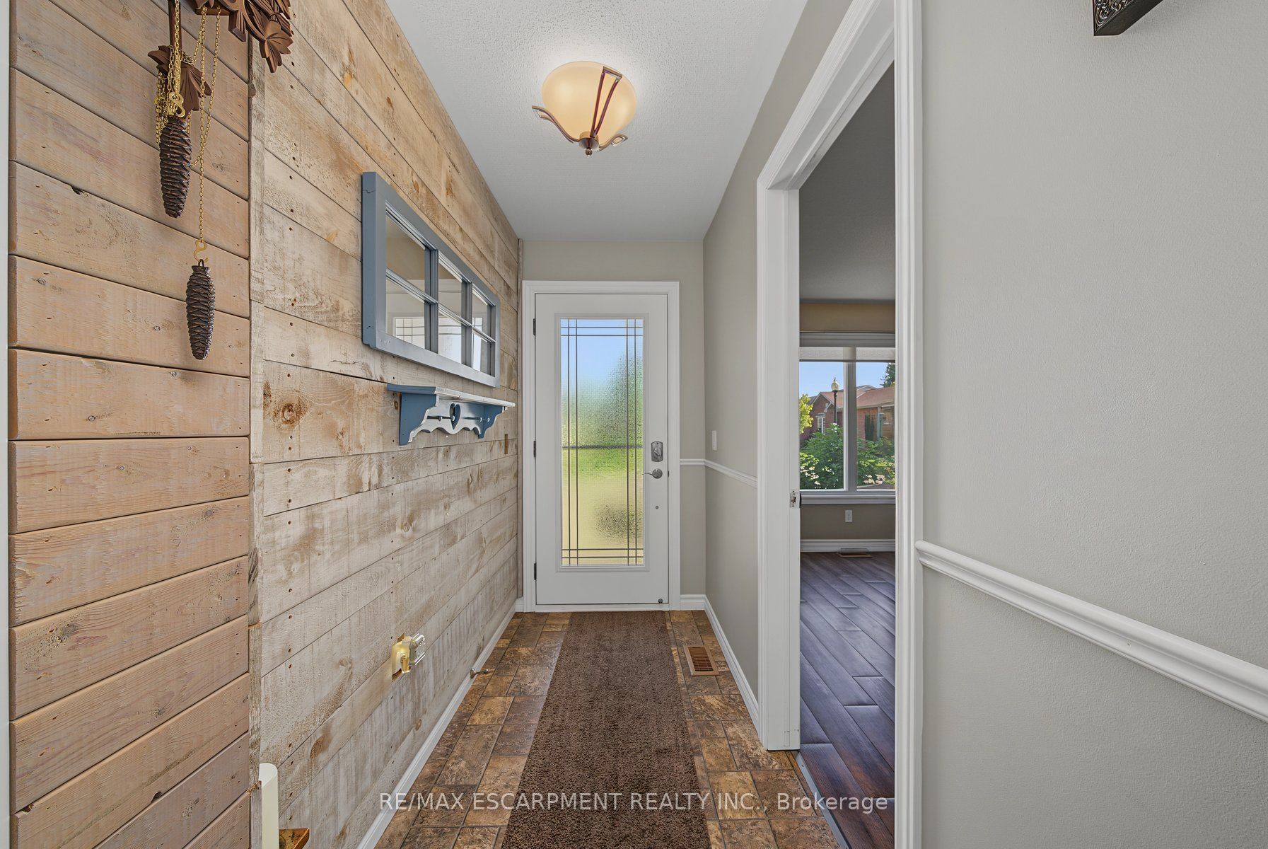 3913 Primrose Lane Property Photo 4