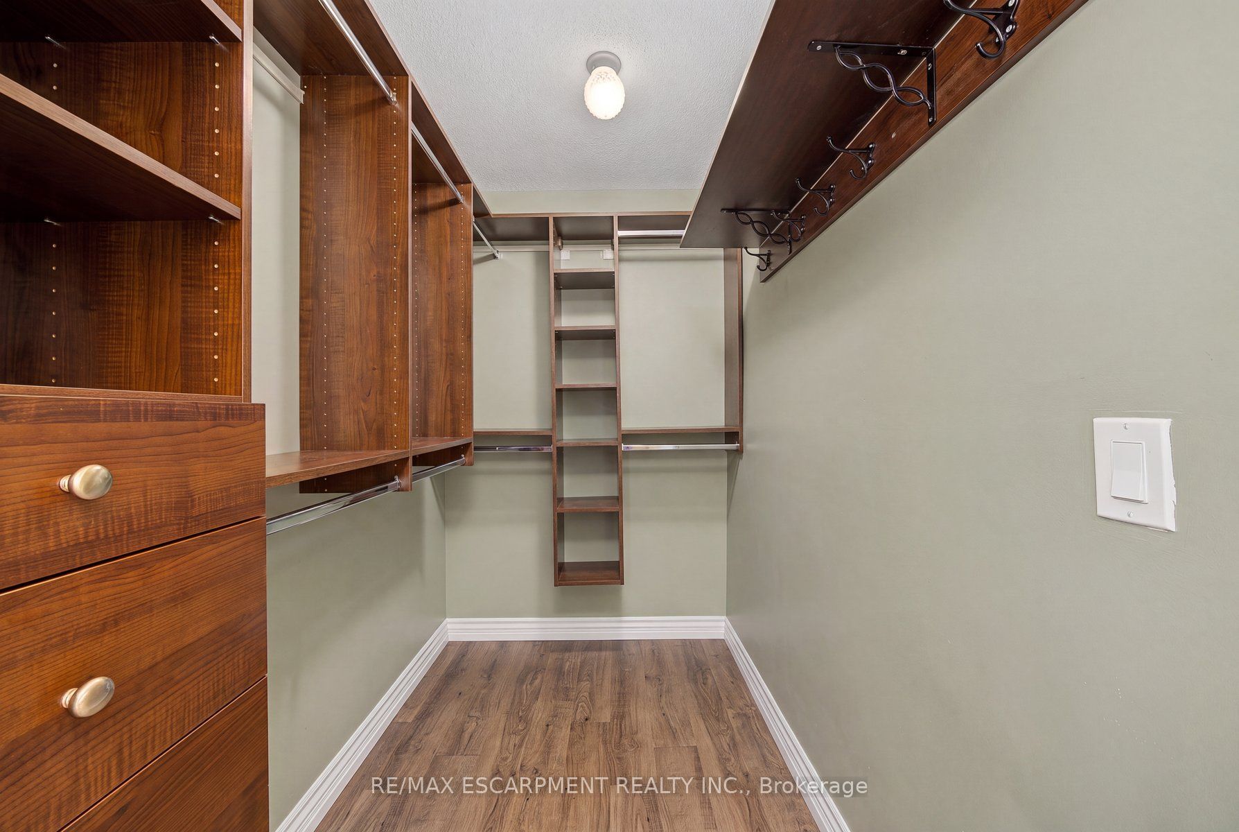 3913 Primrose Lane Property Photo 20