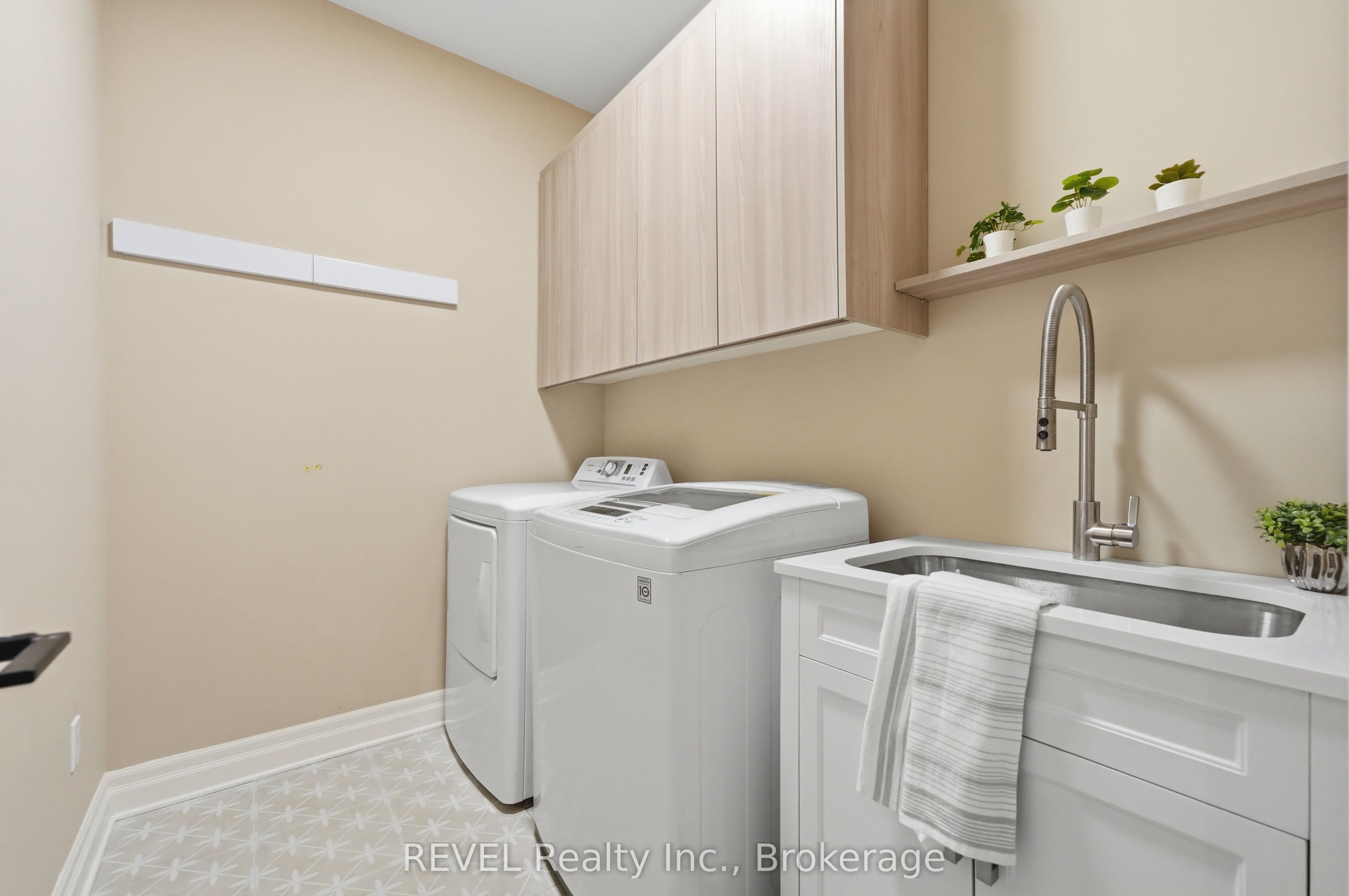 681 Warner Road Property Photo 28