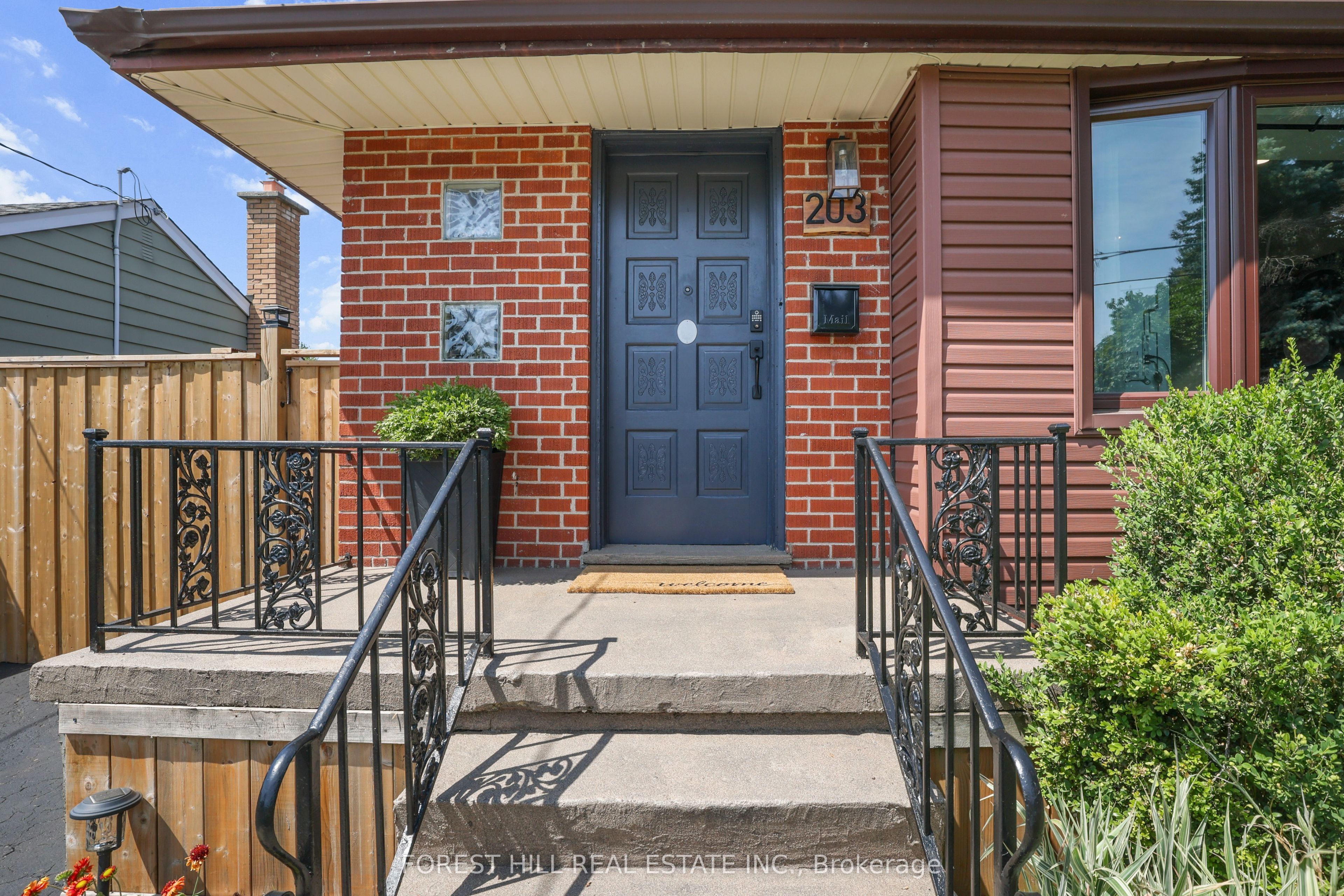 203 Merlin Crescent Property Photo 4