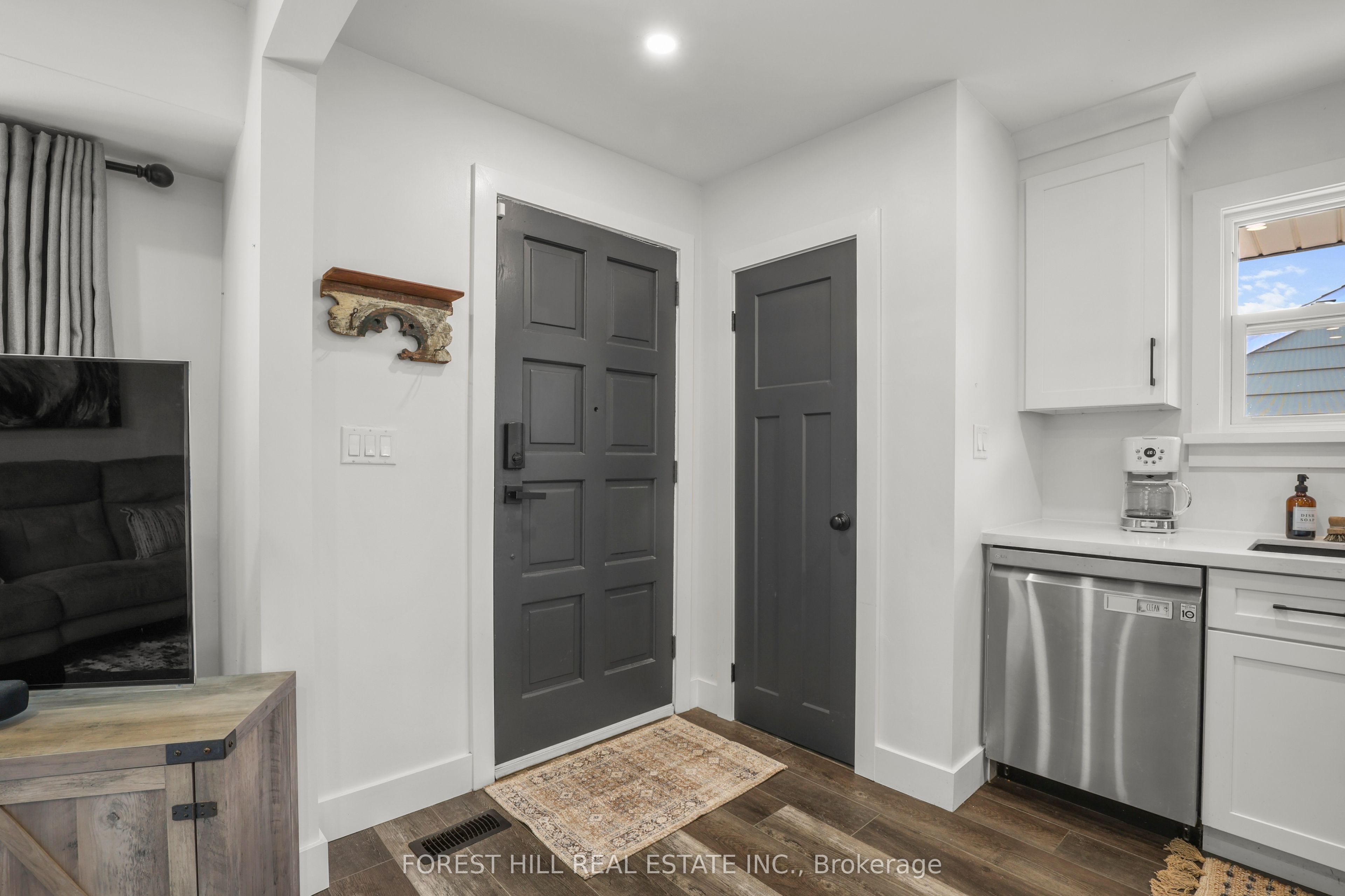 203 Merlin Crescent Property Photo 5