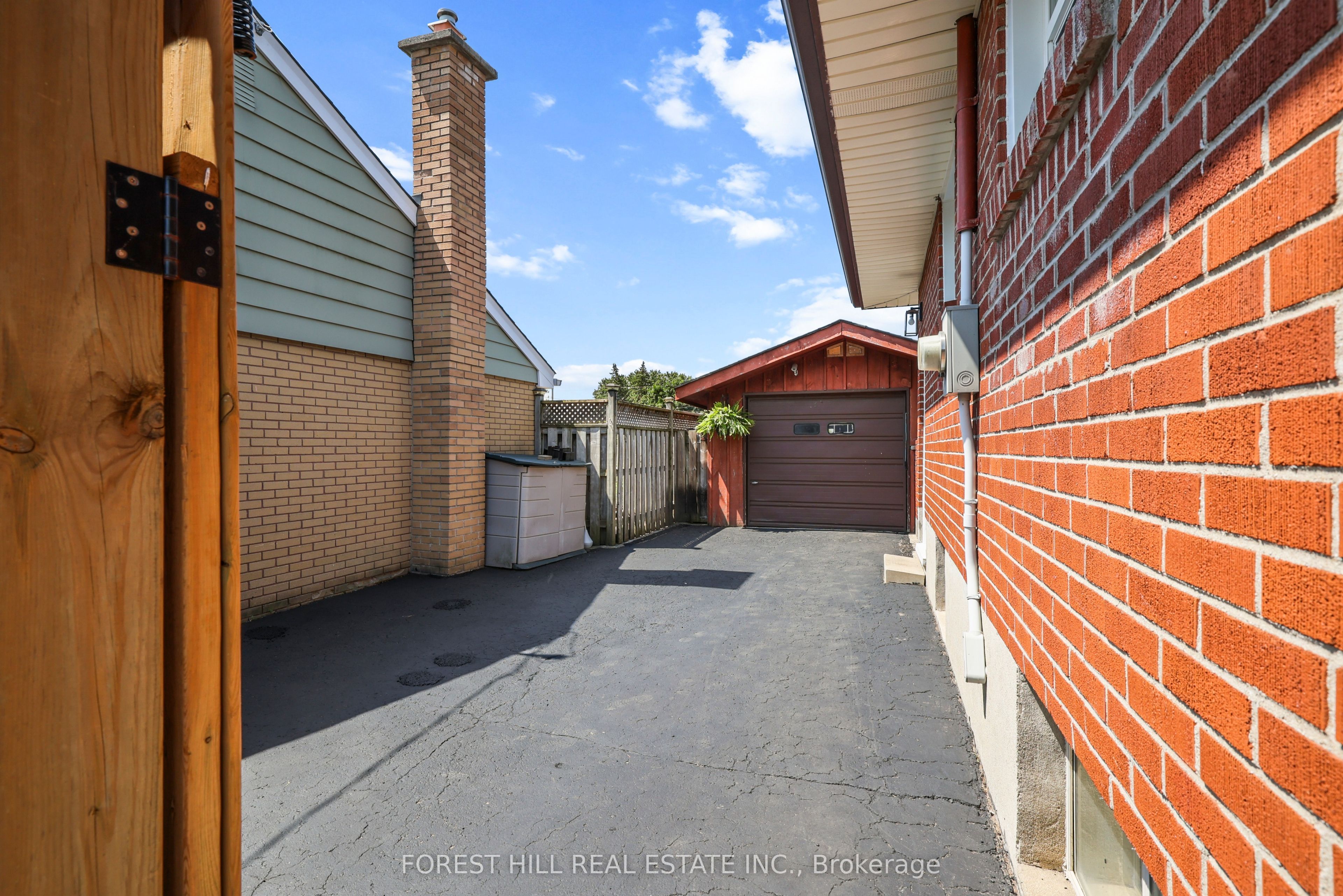 203 Merlin Crescent Property Photo 37