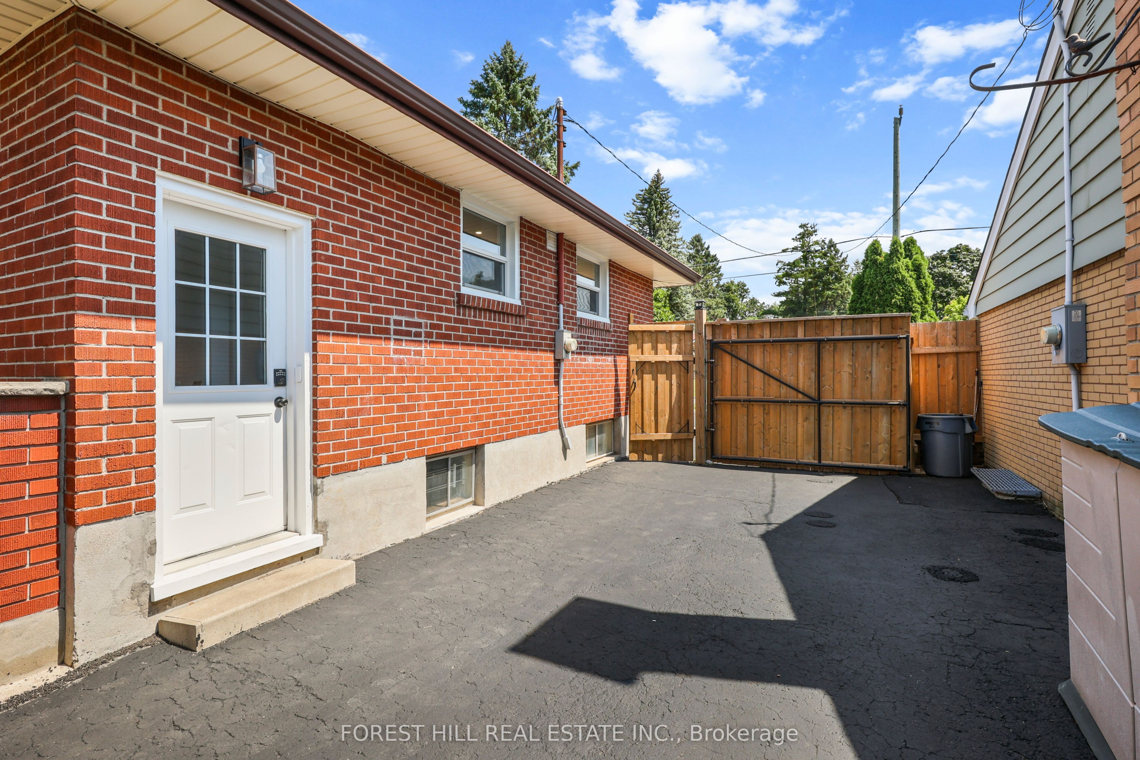 203 Merlin Crescent Property Photo 39