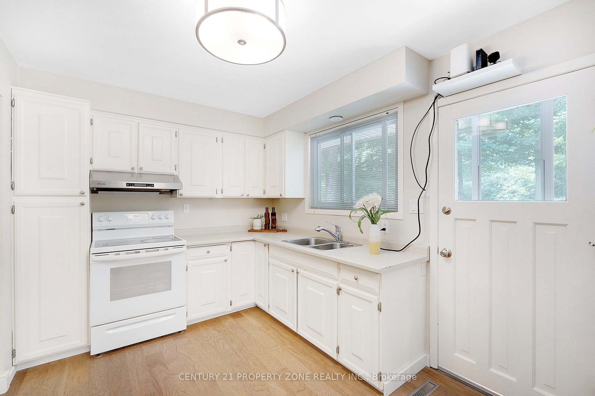 187 Winston Boulevard Property Photo 7