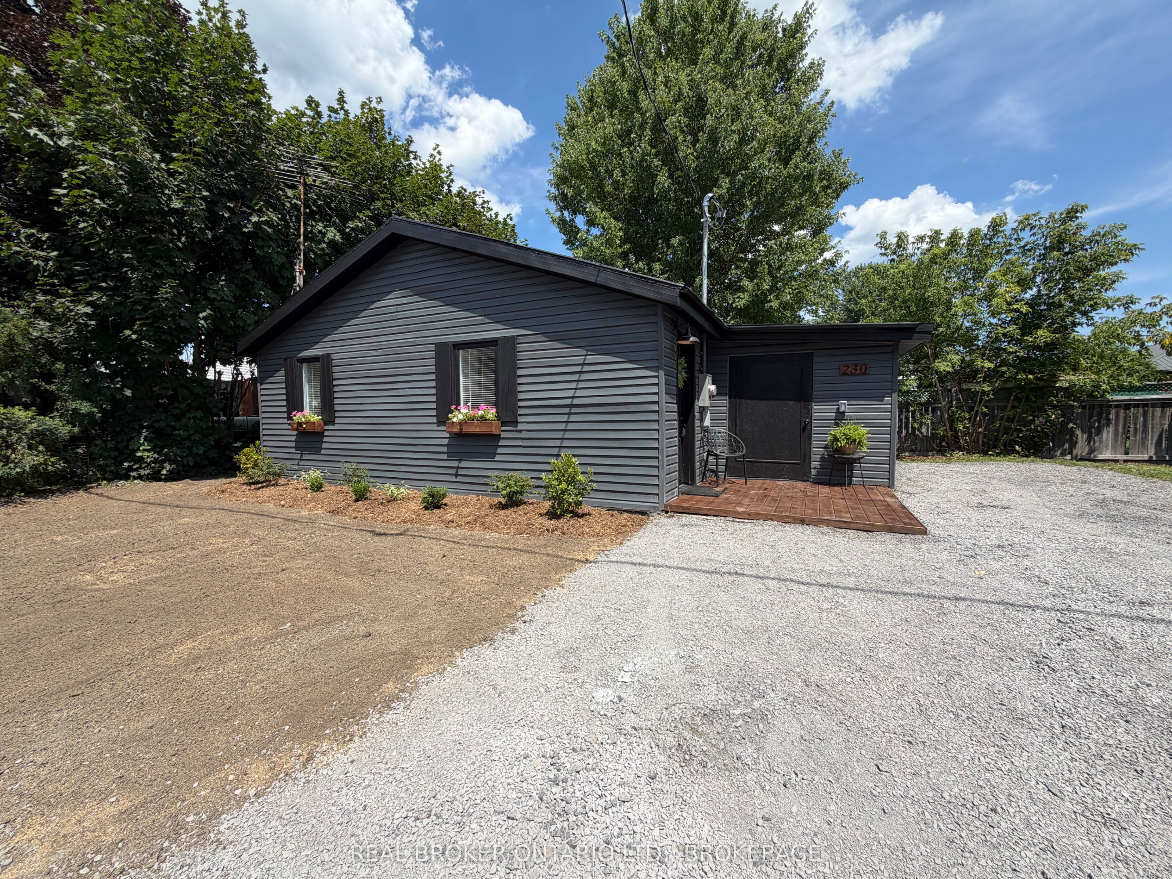 230 Boundary Road E Property Photo 1