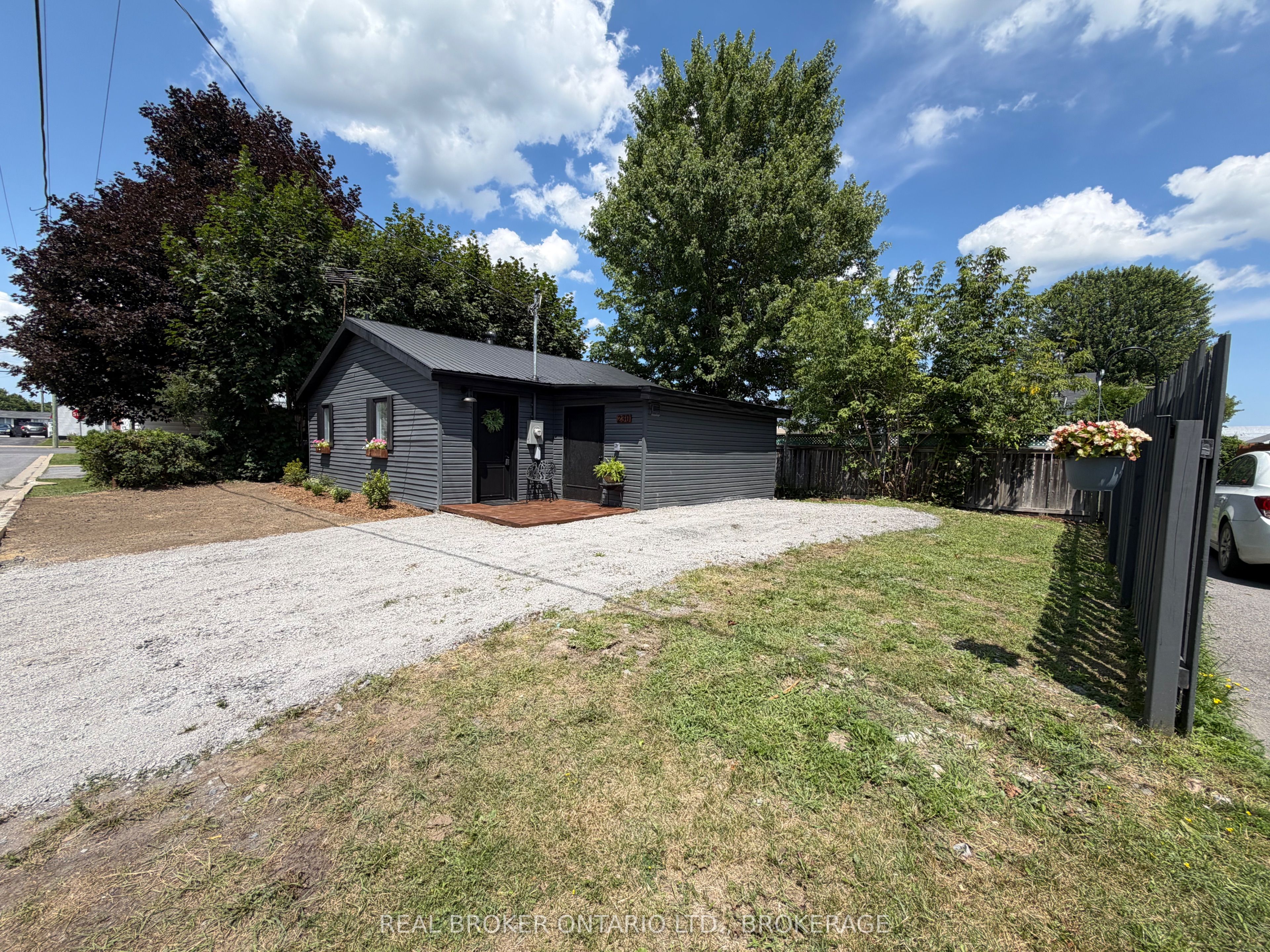230 Boundary Road E Property Photo 3