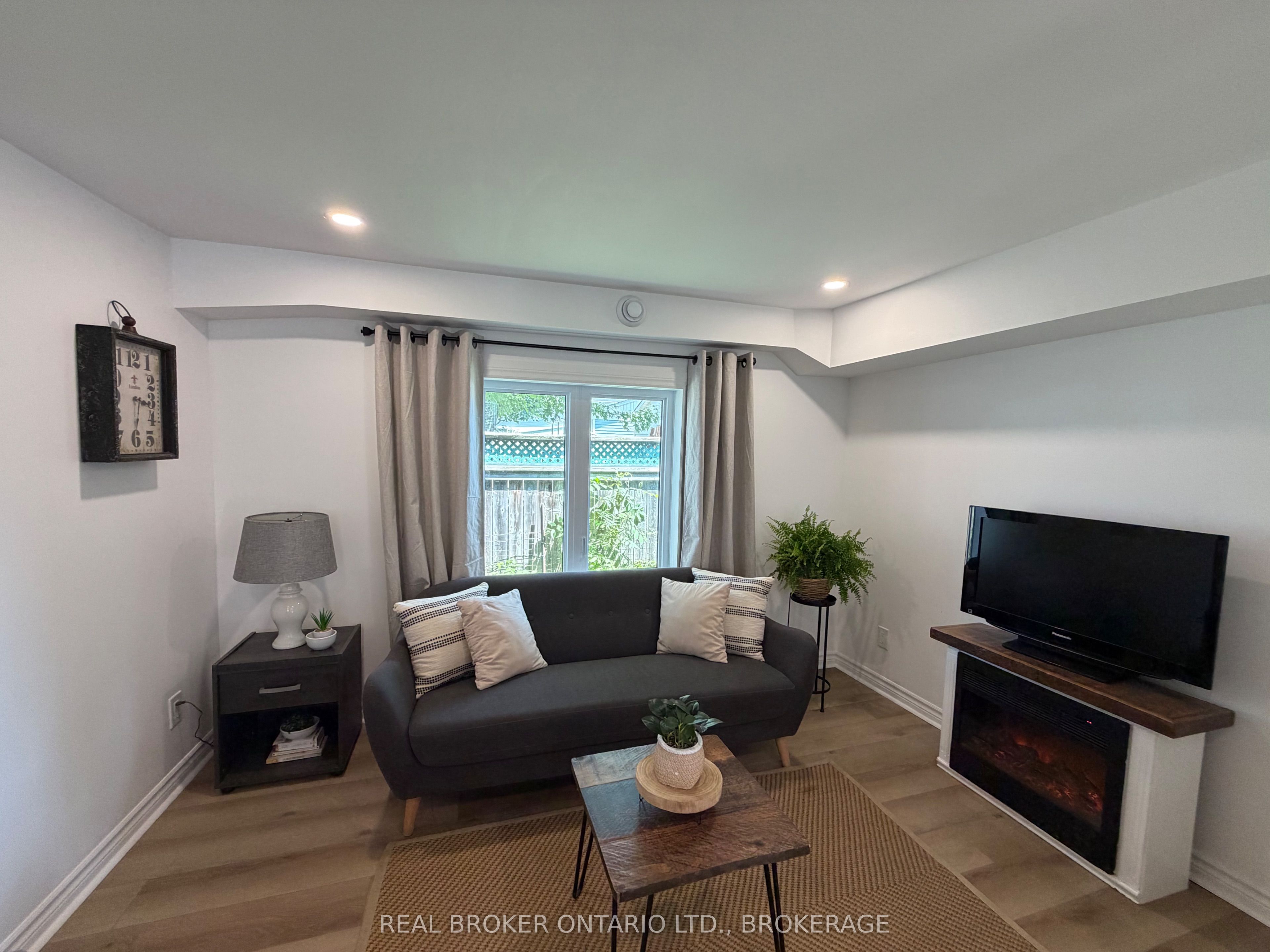 230 Boundary Road E Property Photo 11