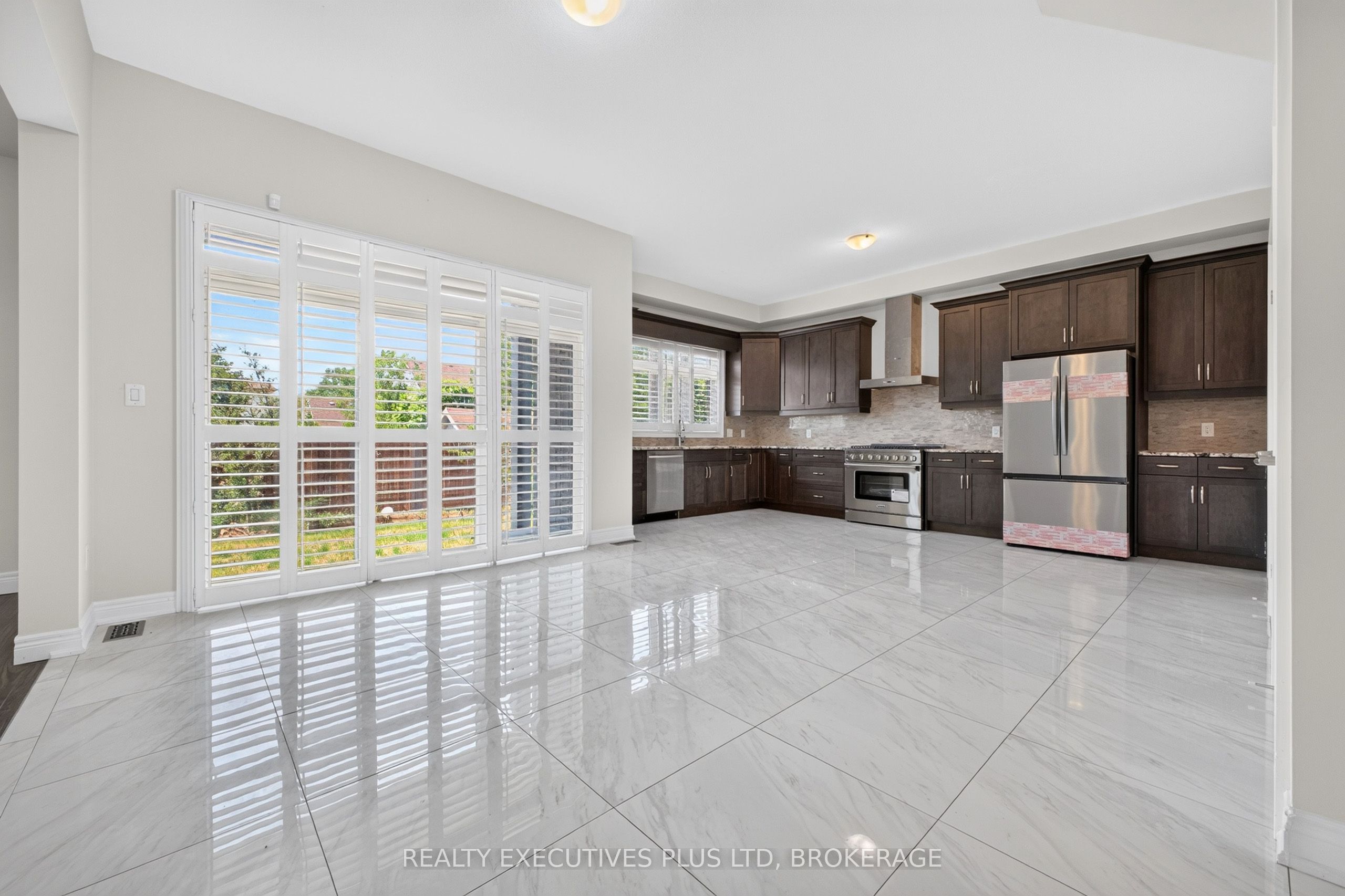 9211 Tallgrass Avenue Property Photo 6