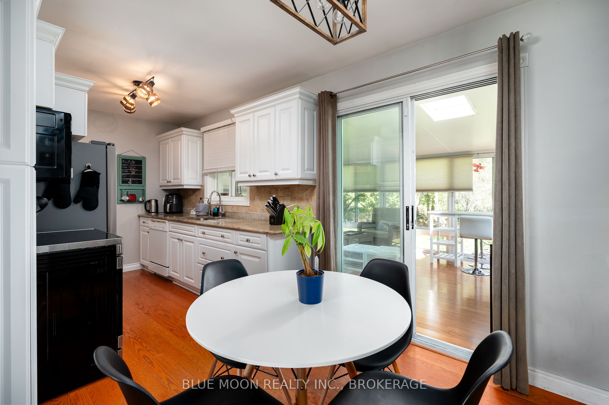 2545 Leeman Road Property Photo 11