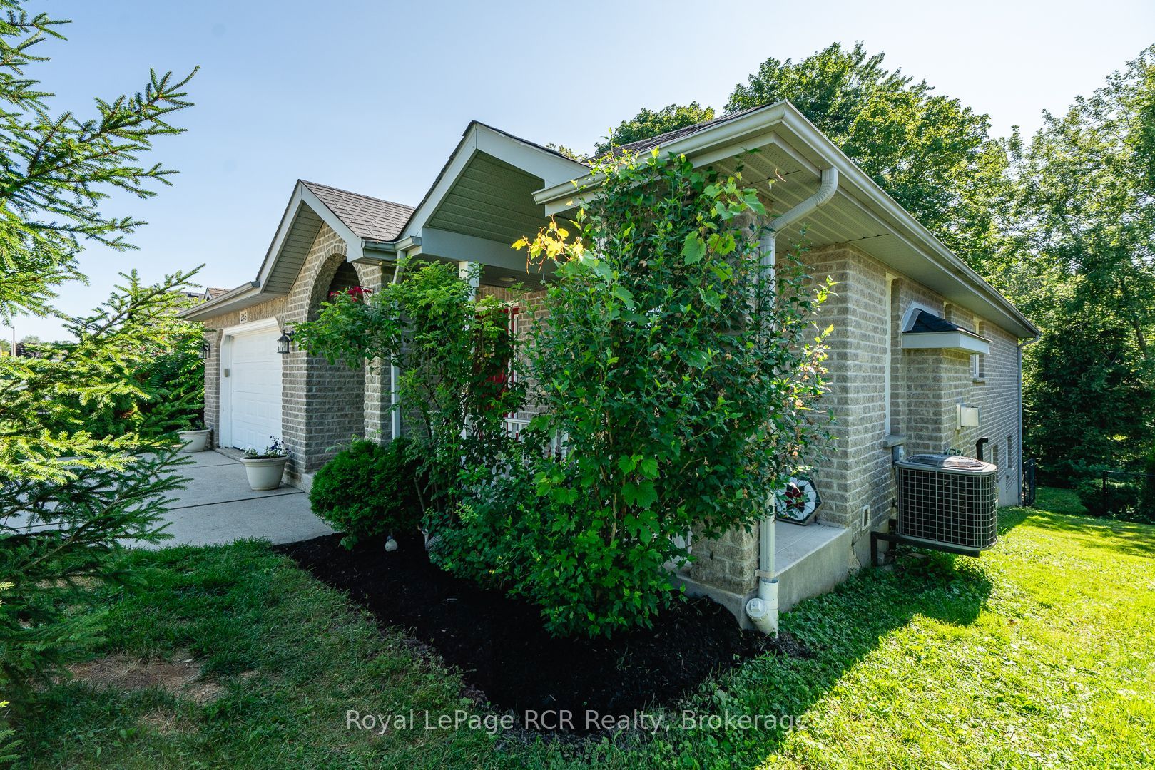 246 16th Avenue Crescent Property Photo 4