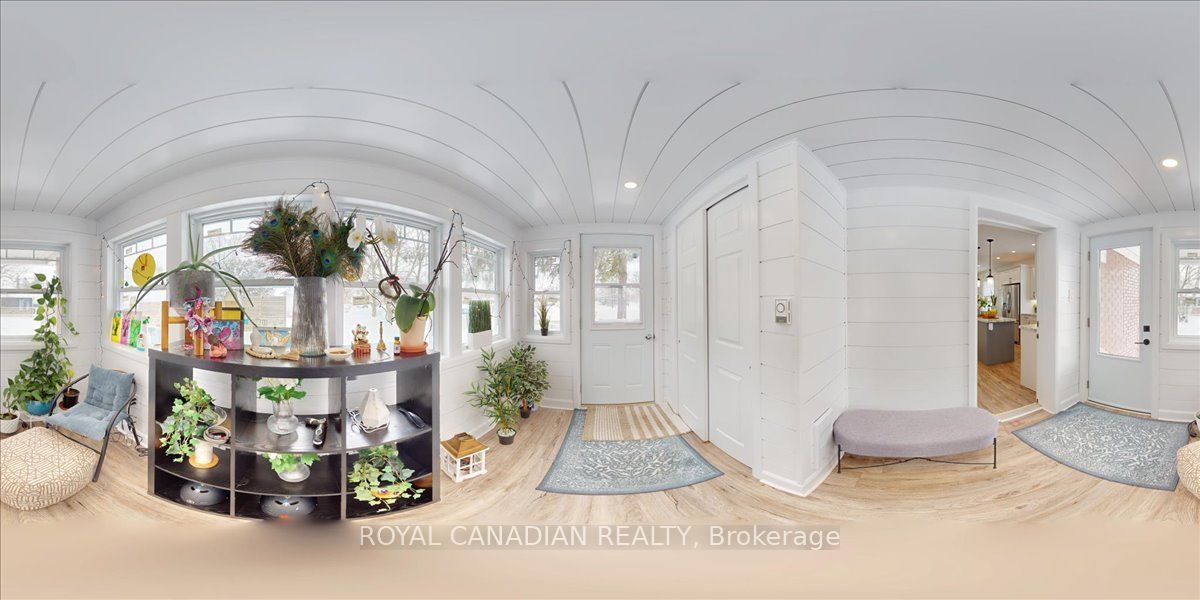 131 Elora Street N Property Photo 6