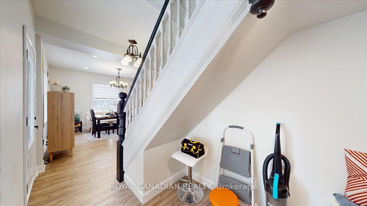 131 Elora Street N Property Photo 29