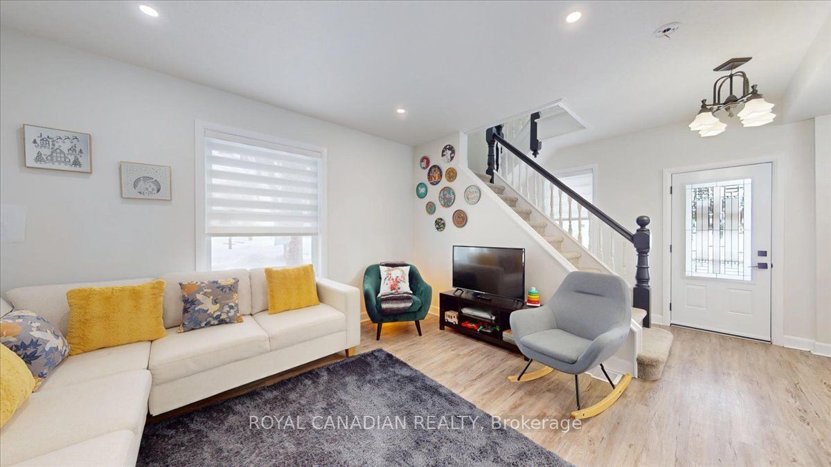 131 Elora Street N Property Photo 33