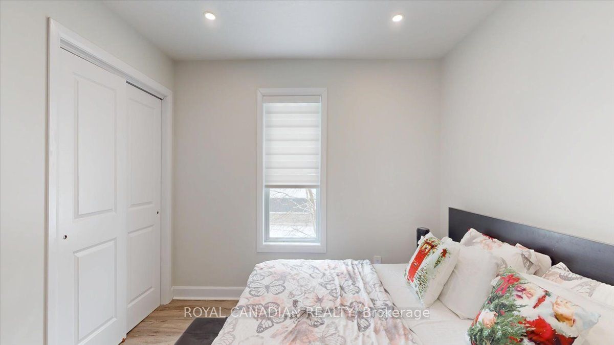 131 Elora Street N Property Photo 45