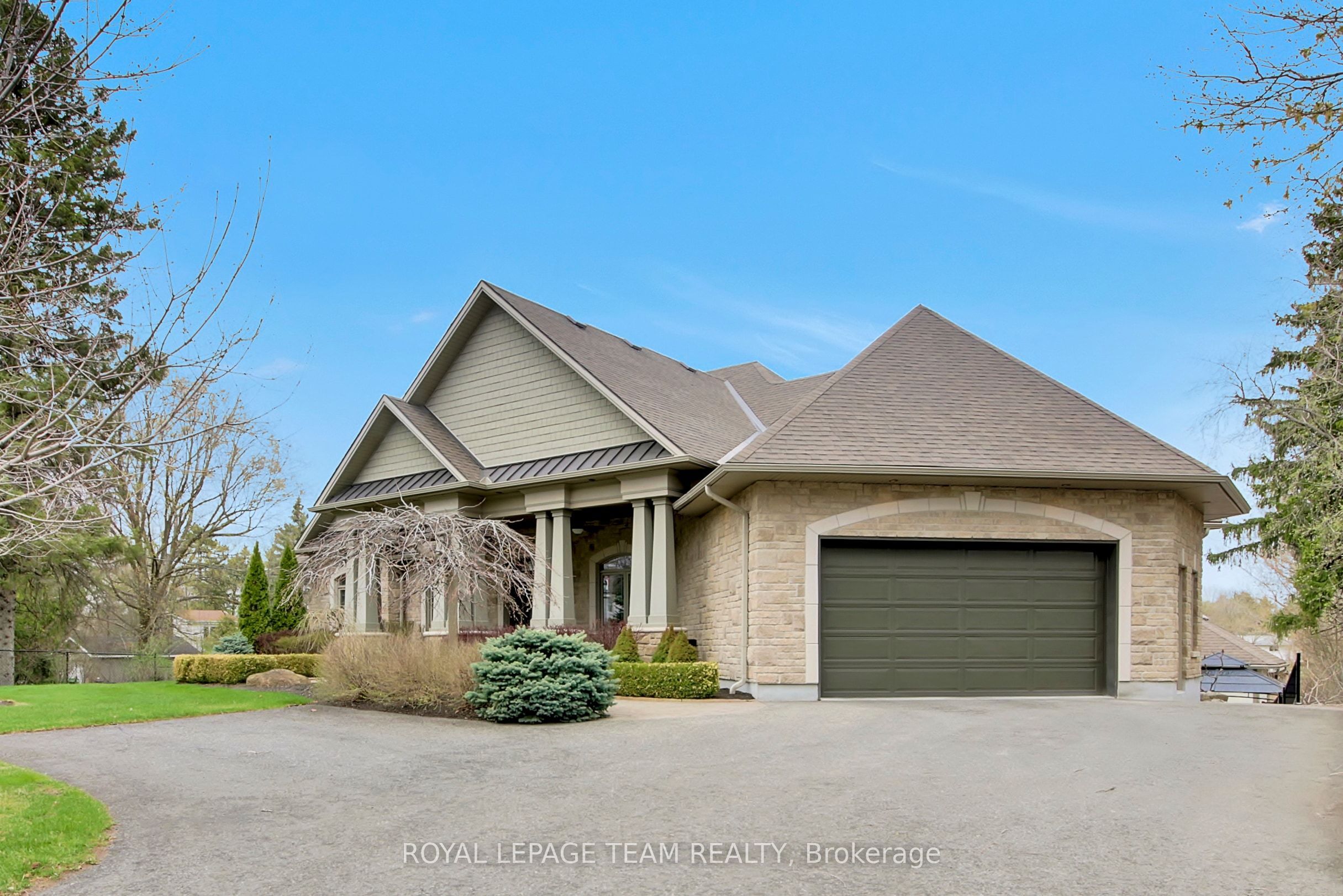 5591 Manotick Main Street Property Photo 1