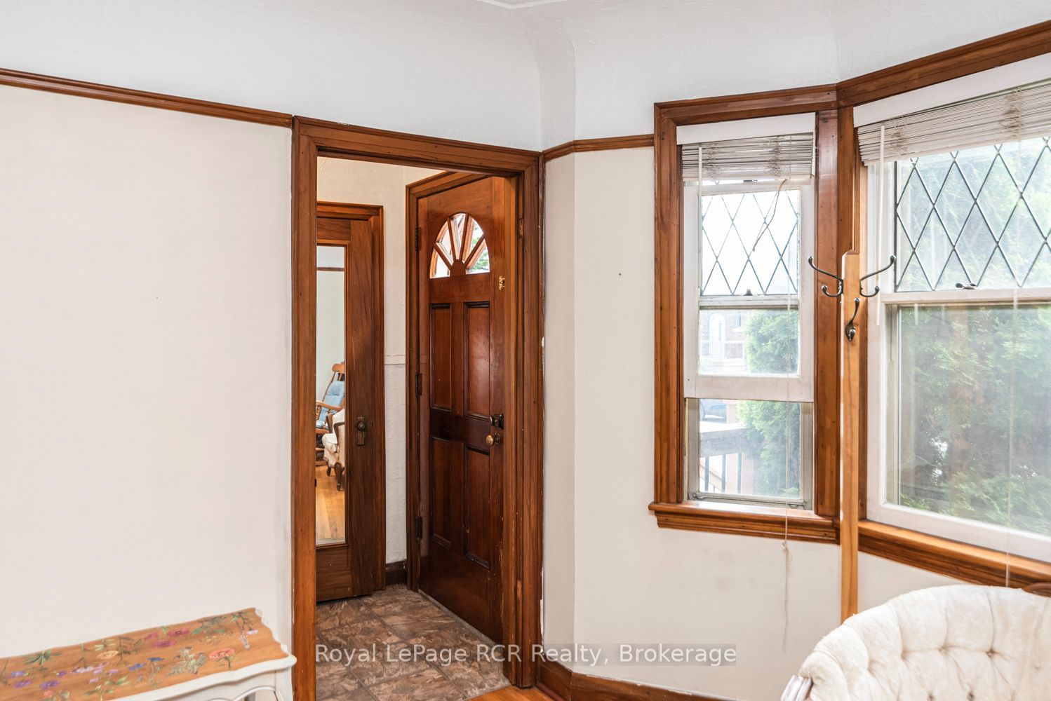 52 Cameron Avenue S Property Photo 7